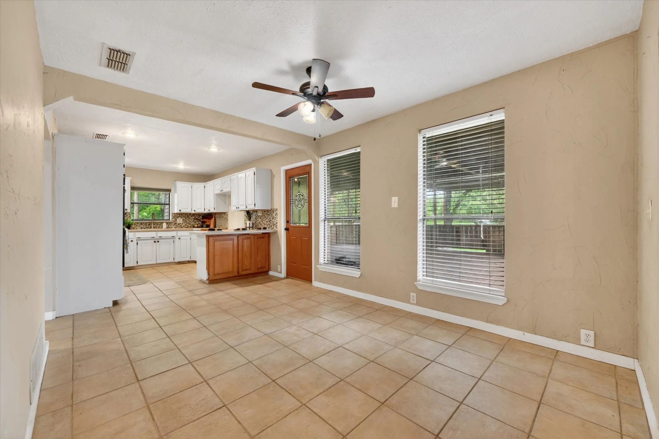 Single Family Residence For Sale in Wise County , 1276 County Road 1480, Alvord, Texas 76225, 3 Bedroom, 2 Bathroom, Garage spaces, 2,388 Sqft, built in 1982, mls#21242646, Real Estate Agent in Alvord, Homes For Sale in Wise county, Homes For Sale in Alvord, Realtor in Alvord Texas, Real Estate Brokerage Independent Realty Texas, Luminita Cordes Realtor