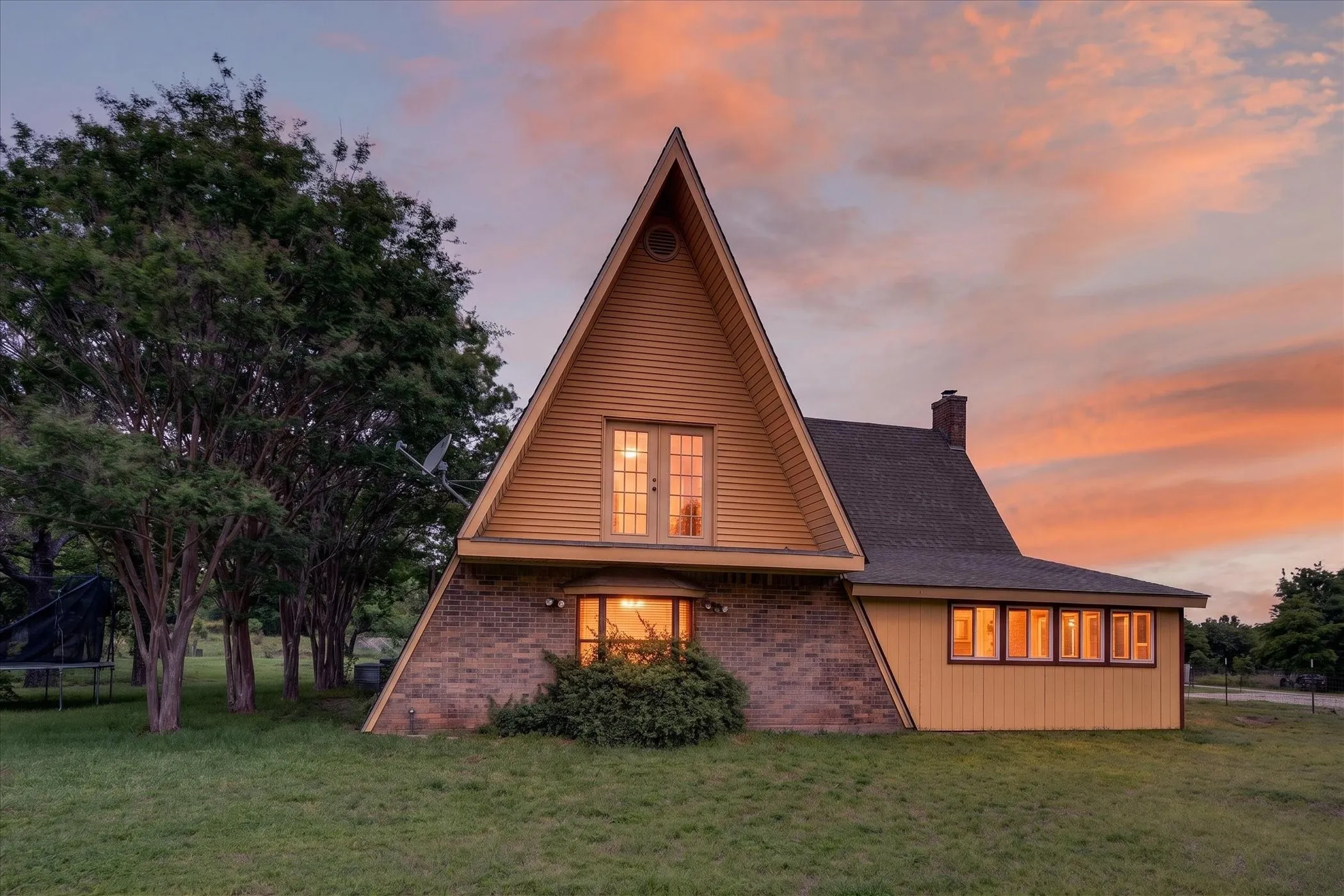 Single Family Residence For Sale in Wise County , 1276 County Road 1480, Alvord, Texas 76225, 3 Bedroom, 2 Bathroom, Garage spaces, 2,388 Sqft, built in 1982, mls#21242646, Real Estate Agent in Alvord, Homes For Sale in Wise county, Homes For Sale in Alvord, Realtor in Alvord Texas, Real Estate Brokerage Independent Realty Texas, Luminita Cordes Realtor
