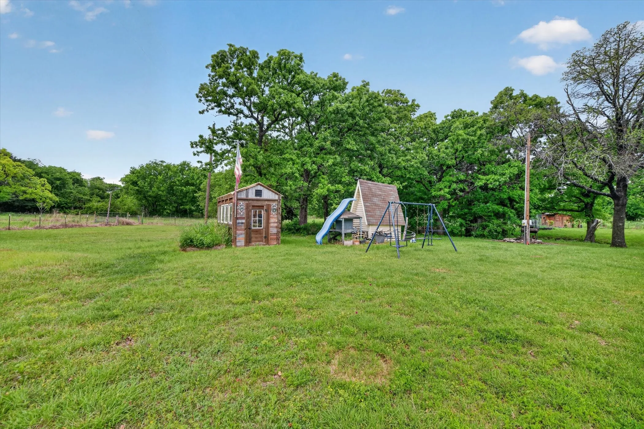 Single Family Residence For Sale in Wise County , 1276 County Road 1480, Alvord, Texas 76225, 3 Bedroom, 2 Bathroom, Garage spaces, 2,388 Sqft, built in 1982, mls#21242646, Real Estate Agent in Alvord, Homes For Sale in Wise county, Homes For Sale in Alvord, Realtor in Alvord Texas, Real Estate Brokerage Independent Realty Texas, Luminita Cordes Realtor