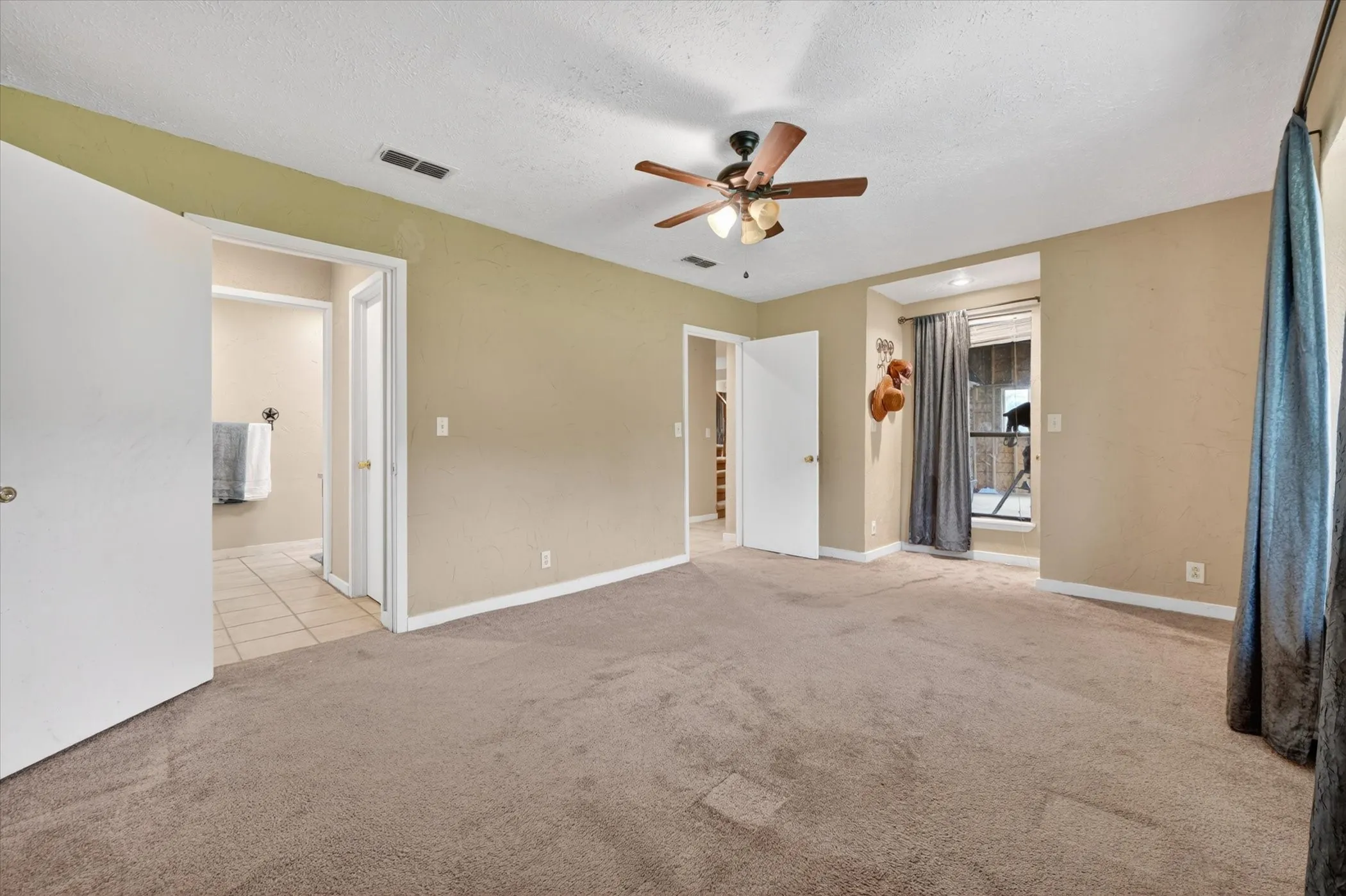Single Family Residence For Sale in Wise County , 1276 County Road 1480, Alvord, Texas 76225, 3 Bedroom, 2 Bathroom, Garage spaces, 2,388 Sqft, built in 1982, mls#21242646, Real Estate Agent in Alvord, Homes For Sale in Wise county, Homes For Sale in Alvord, Realtor in Alvord Texas, Real Estate Brokerage Independent Realty Texas, Luminita Cordes Realtor