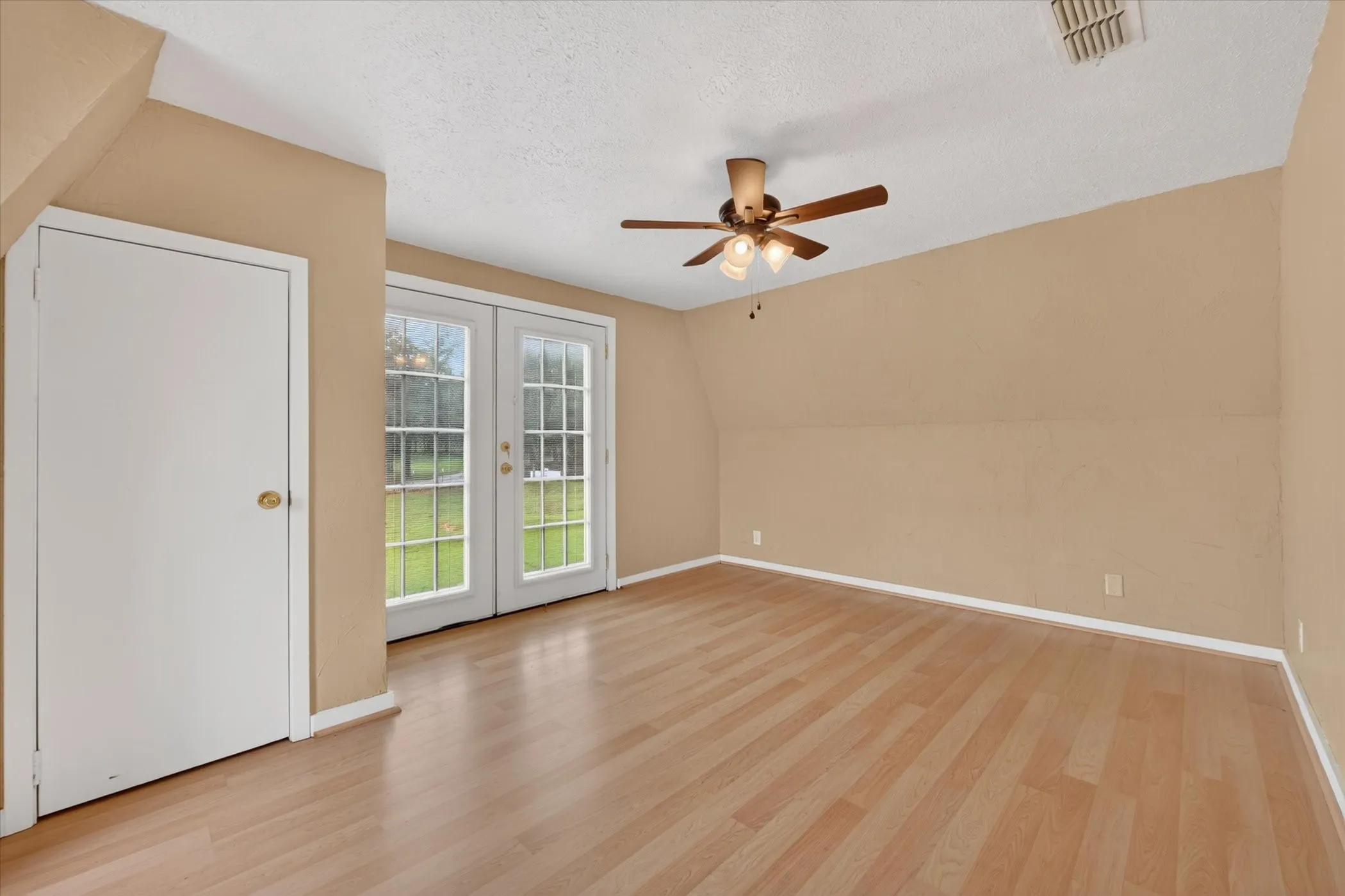 Single Family Residence For Sale in Wise County , 1276 County Road 1480, Alvord, Texas 76225, 3 Bedroom, 2 Bathroom, Garage spaces, 2,388 Sqft, built in 1982, mls#21242646, Real Estate Agent in Alvord, Homes For Sale in Wise county, Homes For Sale in Alvord, Realtor in Alvord Texas, Real Estate Brokerage Independent Realty Texas, Luminita Cordes Realtor