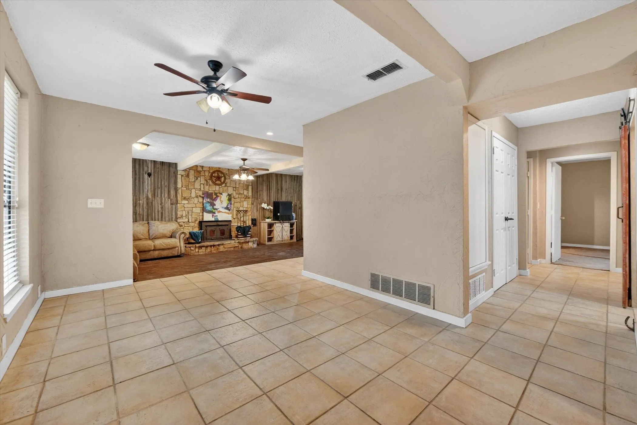 Single Family Residence For Sale in Wise County , 1276 County Road 1480, Alvord, Texas 76225, 3 Bedroom, 2 Bathroom, Garage spaces, 2,388 Sqft, built in 1982, mls#21242646, Real Estate Agent in Alvord, Homes For Sale in Wise county, Homes For Sale in Alvord, Realtor in Alvord Texas, Real Estate Brokerage Independent Realty Texas, Luminita Cordes Realtor