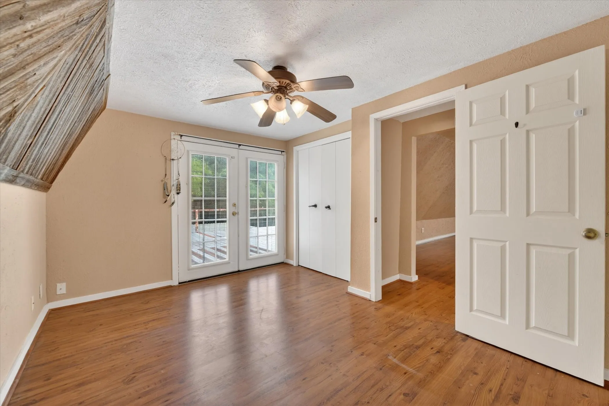 Single Family Residence For Sale in Wise County , 1276 County Road 1480, Alvord, Texas 76225, 3 Bedroom, 2 Bathroom, Garage spaces, 2,388 Sqft, built in 1982, mls#21242646, Real Estate Agent in Alvord, Homes For Sale in Wise county, Homes For Sale in Alvord, Realtor in Alvord Texas, Real Estate Brokerage Independent Realty Texas, Luminita Cordes Realtor