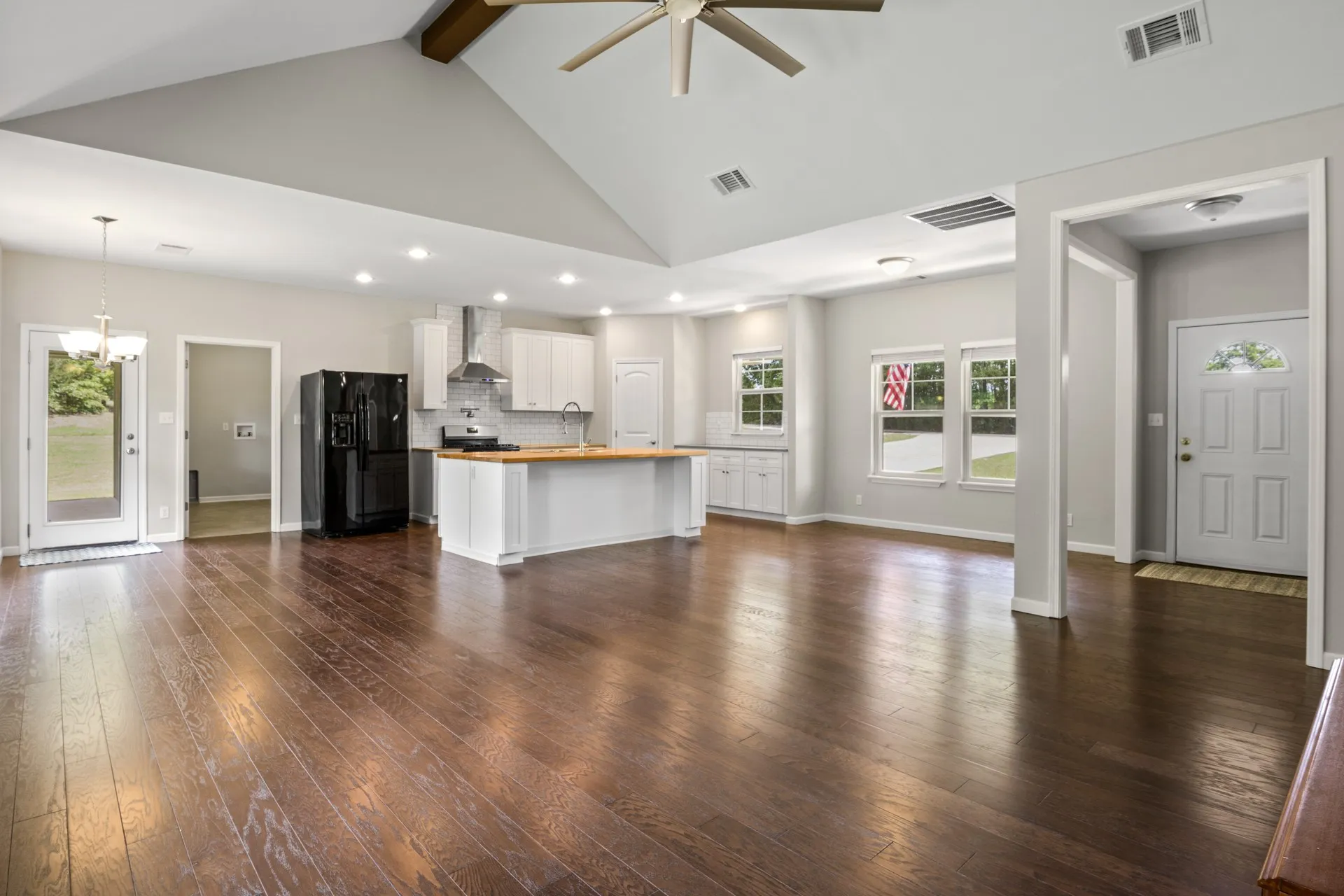 Single Family Residence For Sale in Henderson County , 6775 Ann Drive, Murchison, Texas 75778, 3 Bedrooms, 2 Bathrooms, 2 Garage spaces, 1,529 Sqft, built in 2019, Price $293,200, mls#21246978, Real Estate Agent in Murchison, Homes For Sale in Henderson county, Homes For Sale in Murchison, Realtor in Murchison Texas, Real Estate Brokerage Independent Realty Texas, Luminita Cordes Realtor