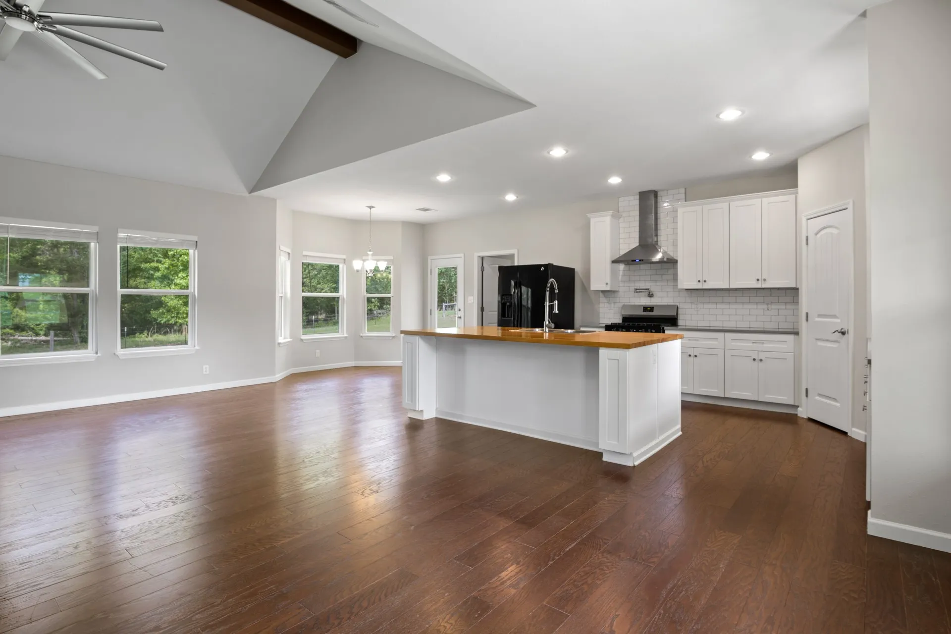 Single Family Residence For Sale in Henderson County , 6775 Ann Drive, Murchison, Texas 75778, 3 Bedrooms, 2 Bathrooms, 2 Garage spaces, 1,529 Sqft, built in 2019, Price $293,200, mls#21246978, Real Estate Agent in Murchison, Homes For Sale in Henderson county, Homes For Sale in Murchison, Realtor in Murchison Texas, Real Estate Brokerage Independent Realty Texas, Luminita Cordes Realtor