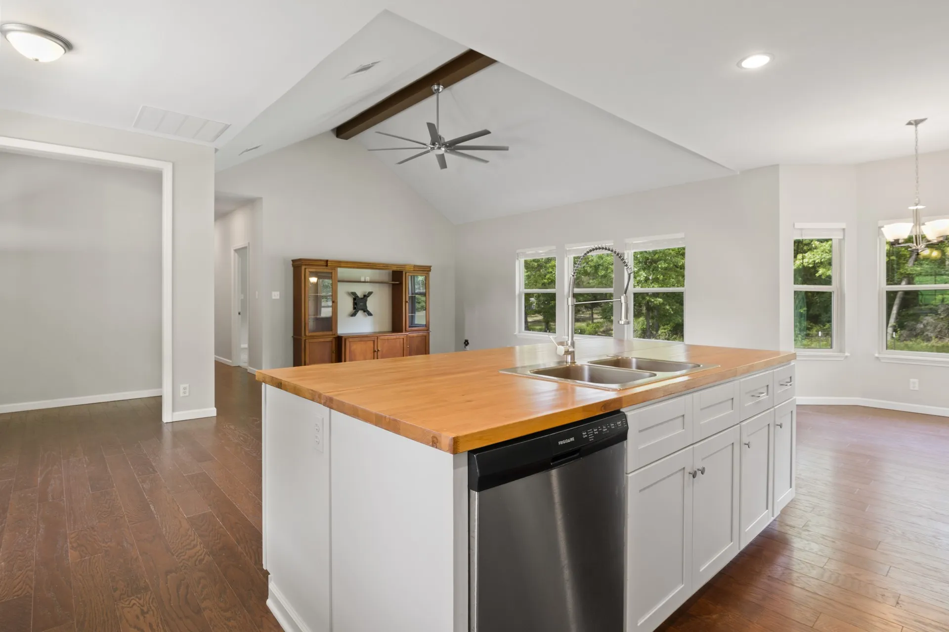Single Family Residence For Sale in Henderson County , 6775 Ann Drive, Murchison, Texas 75778, 3 Bedrooms, 2 Bathrooms, 2 Garage spaces, 1,529 Sqft, built in 2019, Price $293,200, mls#21246978, Real Estate Agent in Murchison, Homes For Sale in Henderson county, Homes For Sale in Murchison, Realtor in Murchison Texas, Real Estate Brokerage Independent Realty Texas, Luminita Cordes Realtor