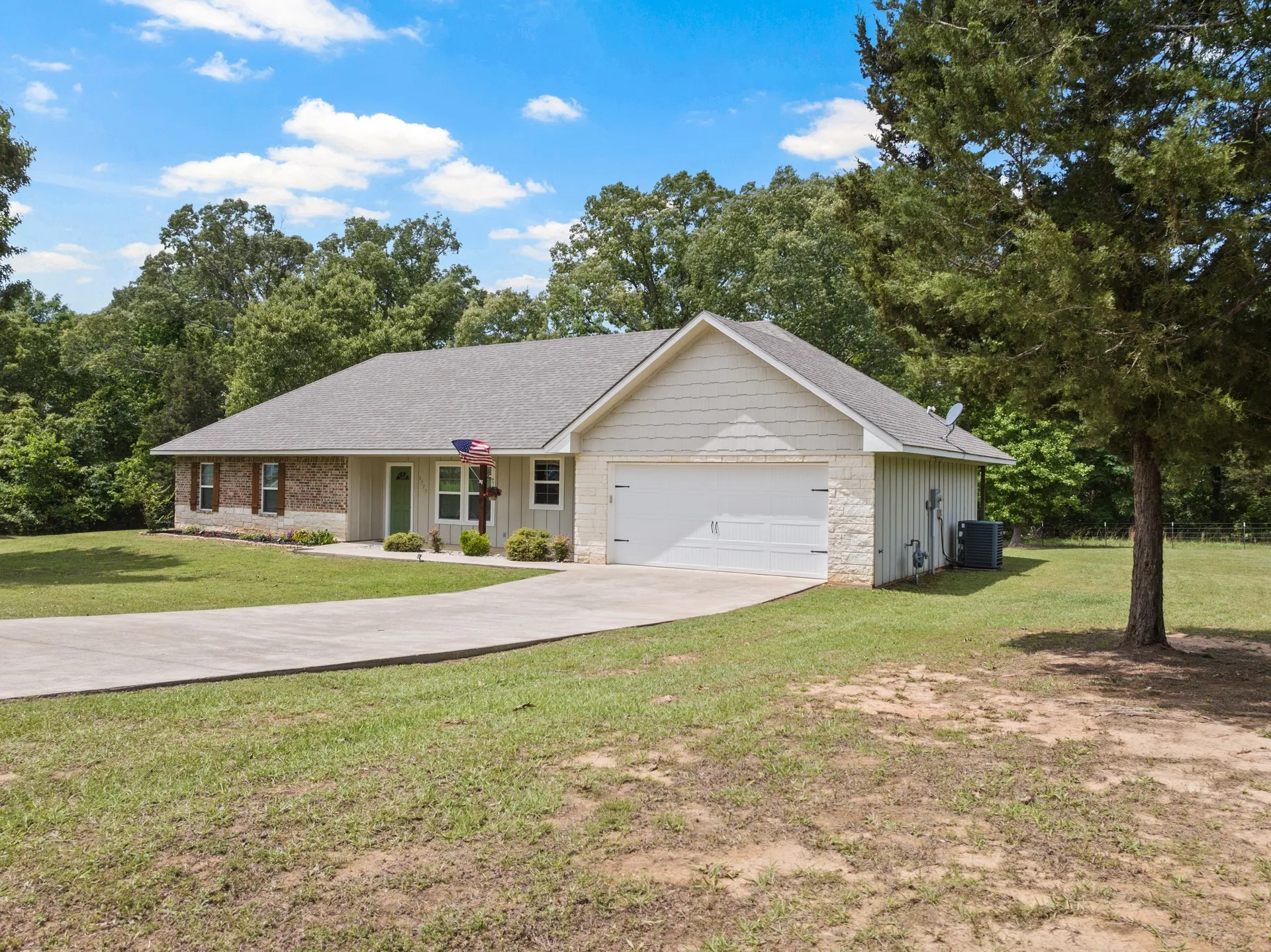 Single Family Residence For Sale in Henderson County , 6775 Ann Drive, Murchison, Texas 75778, 3 Bedrooms, 2 Bathrooms, 2 Garage spaces, 1,529 Sqft, built in 2019, Price $293,200, mls#21246978, Real Estate Agent in Murchison, Homes For Sale in Henderson county, Homes For Sale in Murchison, Realtor in Murchison Texas, Real Estate Brokerage Independent Realty Texas, Luminita Cordes Realtor