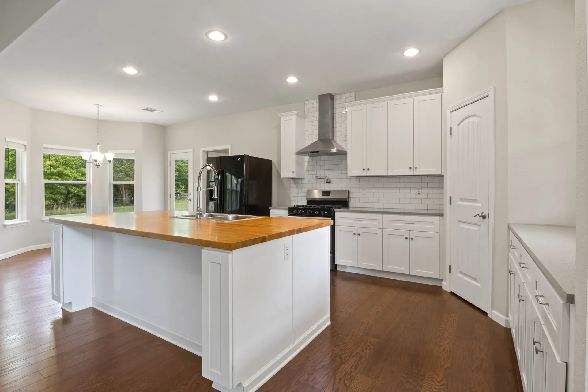 Single Family Residence For Sale in Henderson County , 6775 Ann Drive, Murchison, Texas 75778, 3 Bedrooms, 2 Bathrooms, 2 Garage spaces, 1,529 Sqft, built in 2019, Price $293,200, mls#21246978, Real Estate Agent in Murchison, Homes For Sale in Henderson county, Homes For Sale in Murchison, Realtor in Murchison Texas, Real Estate Brokerage Independent Realty Texas, Luminita Cordes Realtor
