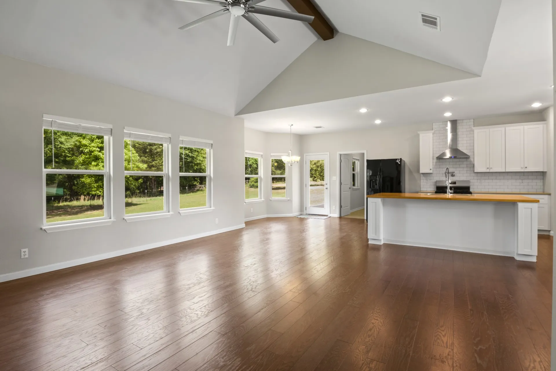 Single Family Residence For Sale in Henderson County , 6775 Ann Drive, Murchison, Texas 75778, 3 Bedrooms, 2 Bathrooms, 2 Garage spaces, 1,529 Sqft, built in 2019, Price $293,200, mls#21246978, Real Estate Agent in Murchison, Homes For Sale in Henderson county, Homes For Sale in Murchison, Realtor in Murchison Texas, Real Estate Brokerage Independent Realty Texas, Luminita Cordes Realtor