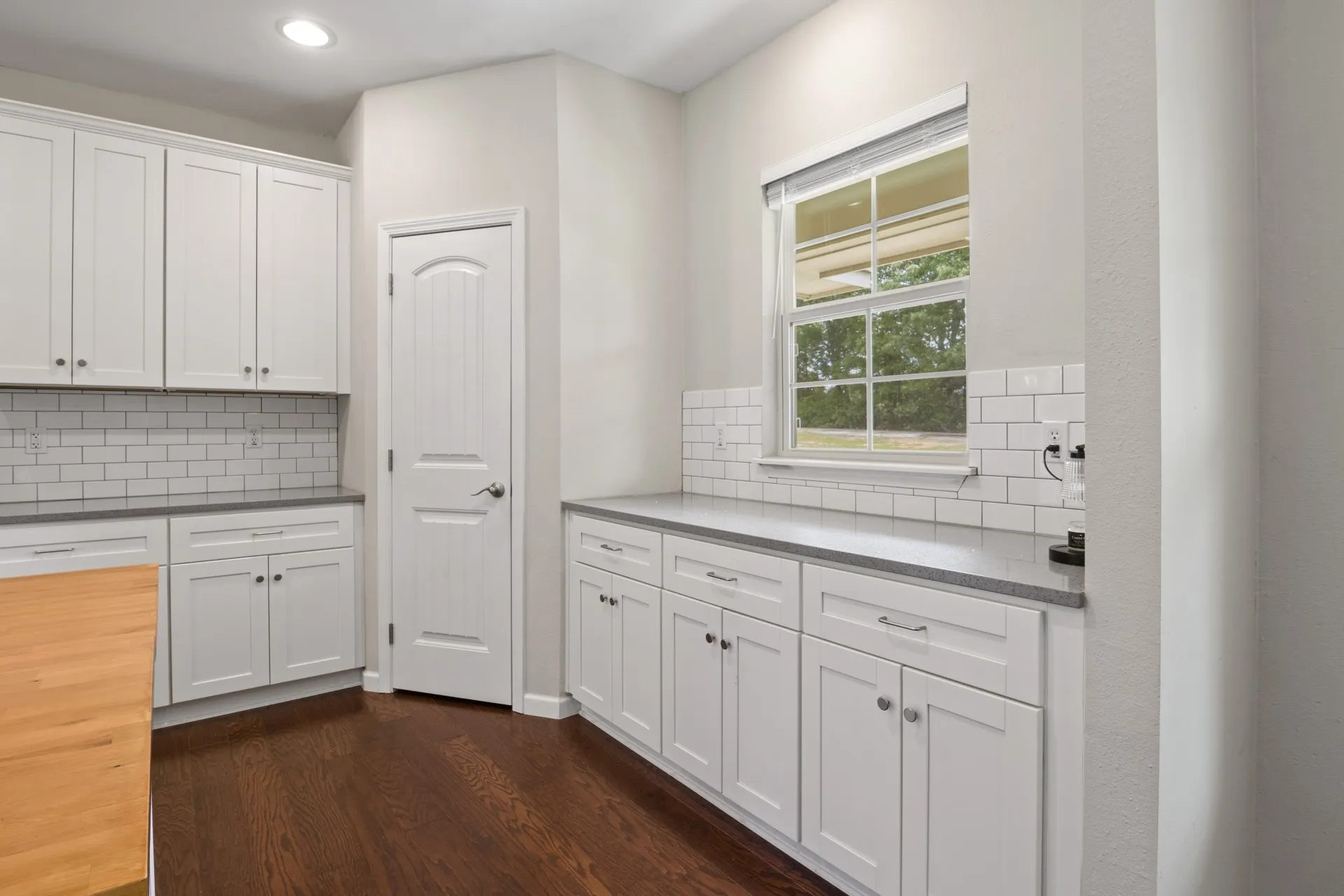 Single Family Residence For Sale in Henderson County , 6775 Ann Drive, Murchison, Texas 75778, 3 Bedrooms, 2 Bathrooms, 2 Garage spaces, 1,529 Sqft, built in 2019, Price $293,200, mls#21246978, Real Estate Agent in Murchison, Homes For Sale in Henderson county, Homes For Sale in Murchison, Realtor in Murchison Texas, Real Estate Brokerage Independent Realty Texas, Luminita Cordes Realtor