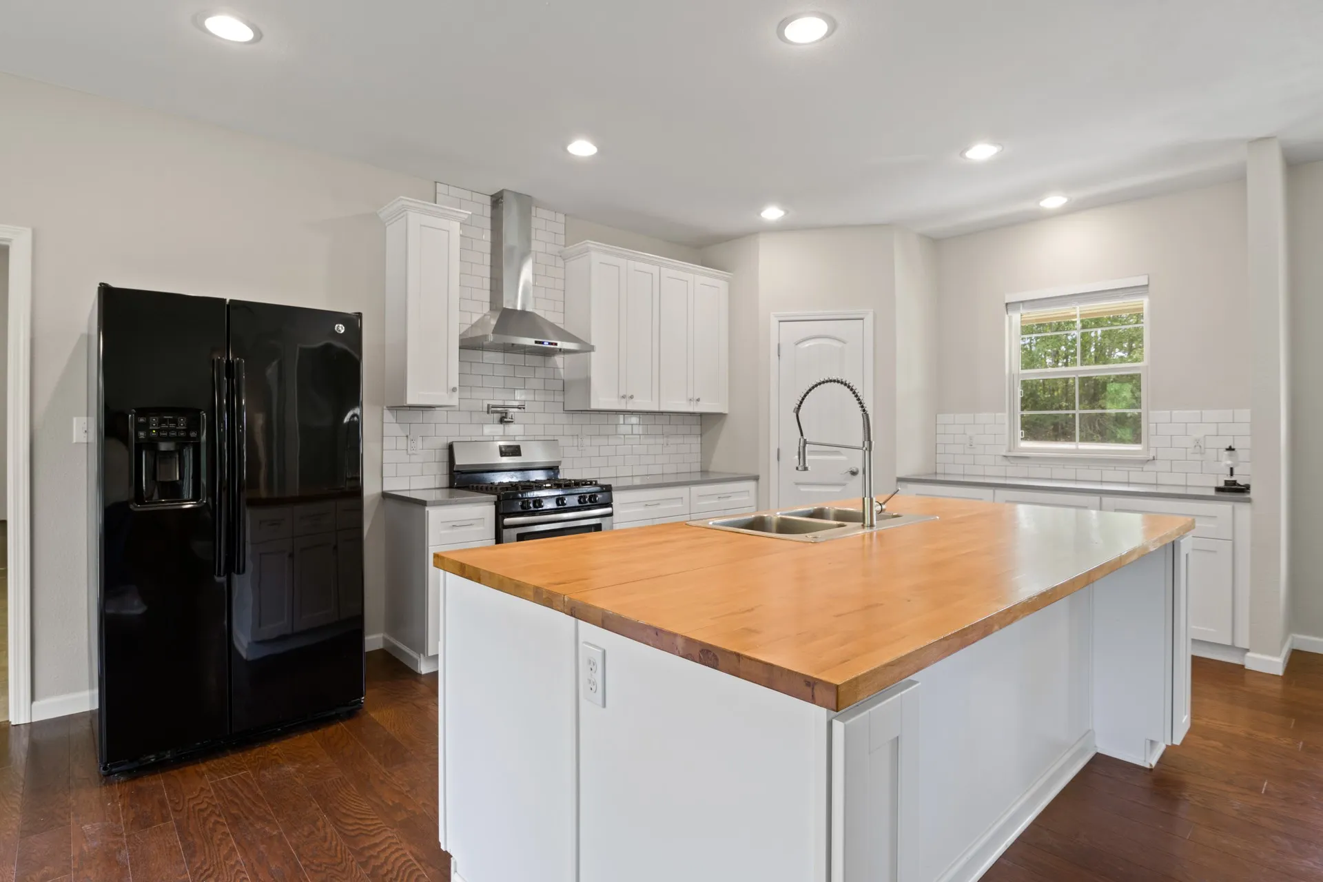 Single Family Residence For Sale in Henderson County , 6775 Ann Drive, Murchison, Texas 75778, 3 Bedrooms, 2 Bathrooms, 2 Garage spaces, 1,529 Sqft, built in 2019, Price $293,200, mls#21246978, Real Estate Agent in Murchison, Homes For Sale in Henderson county, Homes For Sale in Murchison, Realtor in Murchison Texas, Real Estate Brokerage Independent Realty Texas, Luminita Cordes Realtor