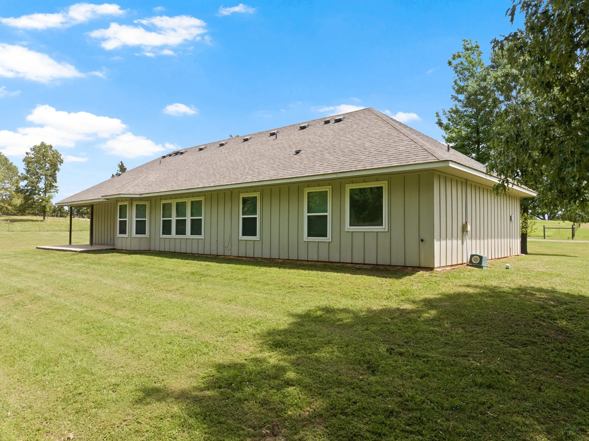 Single Family Residence For Sale in Henderson County , 6775 Ann Drive, Murchison, Texas 75778, 3 Bedrooms, 2 Bathrooms, 2 Garage spaces, 1,529 Sqft, built in 2019, Price $293,200, mls#21246978, Real Estate Agent in Murchison, Homes For Sale in Henderson county, Homes For Sale in Murchison, Realtor in Murchison Texas, Real Estate Brokerage Independent Realty Texas, Luminita Cordes Realtor