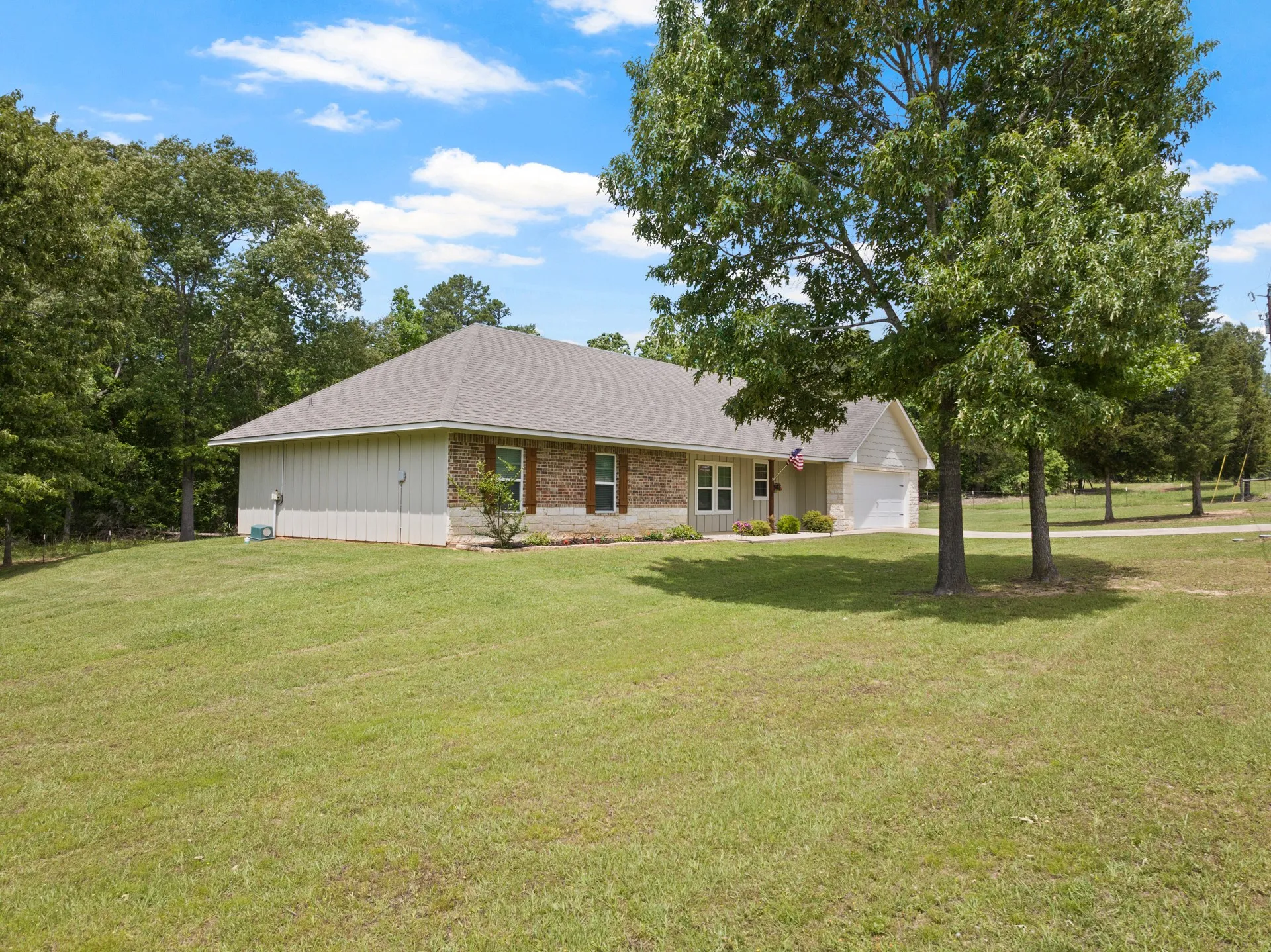 Single Family Residence For Sale in Henderson County , 6775 Ann Drive, Murchison, Texas 75778, 3 Bedrooms, 2 Bathrooms, 2 Garage spaces, 1,529 Sqft, built in 2019, Price $293,200, mls#21246978, Real Estate Agent in Murchison, Homes For Sale in Henderson county, Homes For Sale in Murchison, Realtor in Murchison Texas, Real Estate Brokerage Independent Realty Texas, Luminita Cordes Realtor