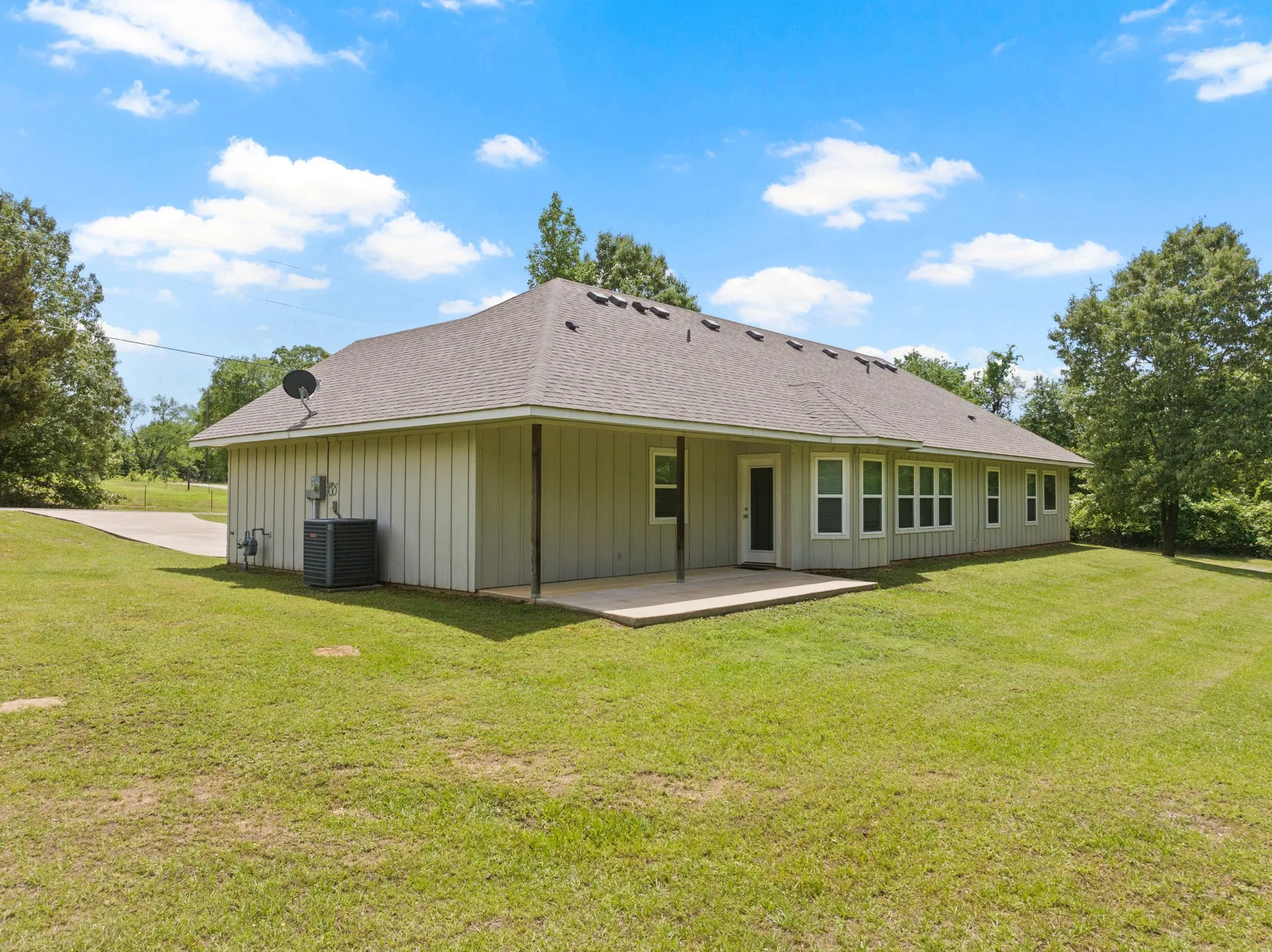 Single Family Residence For Sale in Henderson County , 6775 Ann Drive, Murchison, Texas 75778, 3 Bedrooms, 2 Bathrooms, 2 Garage spaces, 1,529 Sqft, built in 2019, Price $293,200, mls#21246978, Real Estate Agent in Murchison, Homes For Sale in Henderson county, Homes For Sale in Murchison, Realtor in Murchison Texas, Real Estate Brokerage Independent Realty Texas, Luminita Cordes Realtor