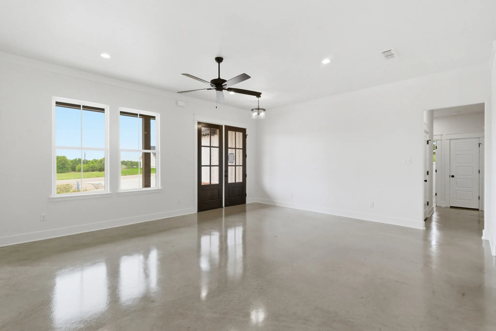 Single Family Residence For Sale in Parker County , 145 Graystone, Weatherford, Texas 76088, 3 Bedroom, 2 Bathroom, 2 Garage spaces, 1,646 Sqft, built in 2026, New Construction - Complete, mls#21247008, Real Estate Agent in Weatherford, Homes For Sale in Parker county, Homes For Sale in Weatherford, Realtor in Weatherford Texas, Real Estate Brokerage Independent Realty Texas, Luminita Cordes Realtor