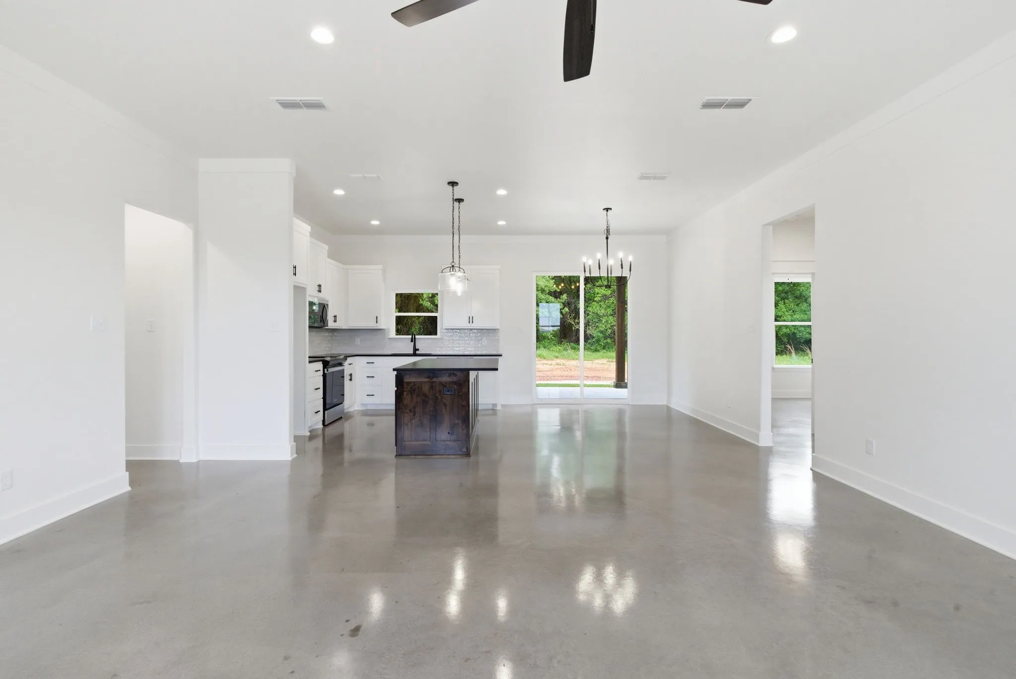 Single Family Residence For Sale in Parker County , 145 Graystone, Weatherford, Texas 76088, 3 Bedroom, 2 Bathroom, 2 Garage spaces, 1,646 Sqft, built in 2026, New Construction - Complete, mls#21247008, Real Estate Agent in Weatherford, Homes For Sale in Parker county, Homes For Sale in Weatherford, Realtor in Weatherford Texas, Real Estate Brokerage Independent Realty Texas, Luminita Cordes Realtor