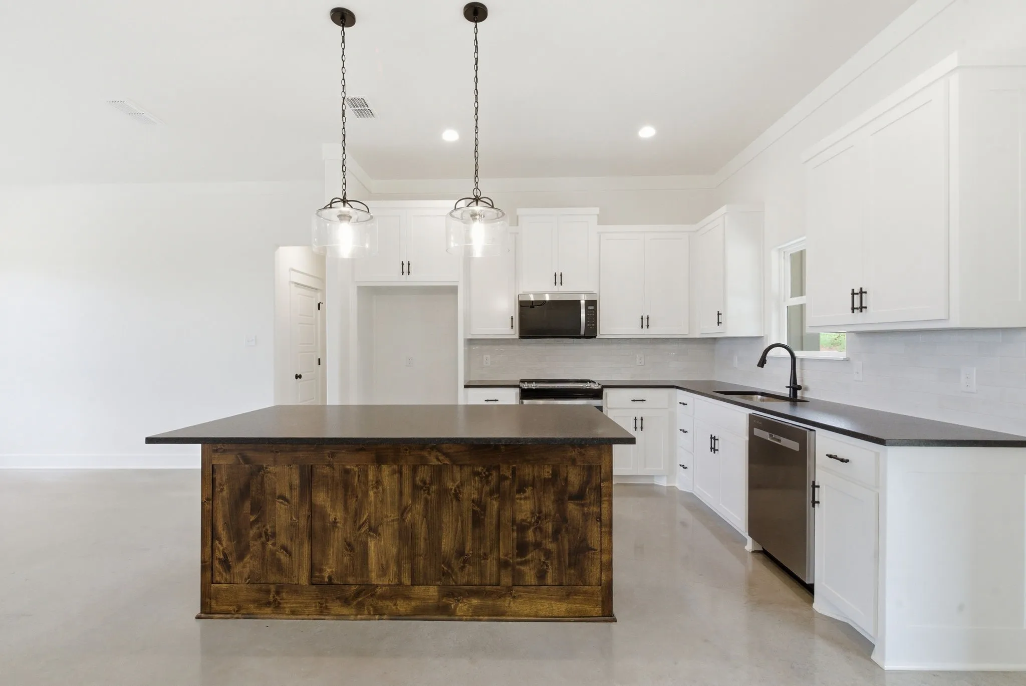 Single Family Residence For Sale in Parker County , 145 Graystone, Weatherford, Texas 76088, 3 Bedroom, 2 Bathroom, 2 Garage spaces, 1,646 Sqft, built in 2026, New Construction - Complete, mls#21247008, Real Estate Agent in Weatherford, Homes For Sale in Parker county, Homes For Sale in Weatherford, Realtor in Weatherford Texas, Real Estate Brokerage Independent Realty Texas, Luminita Cordes Realtor