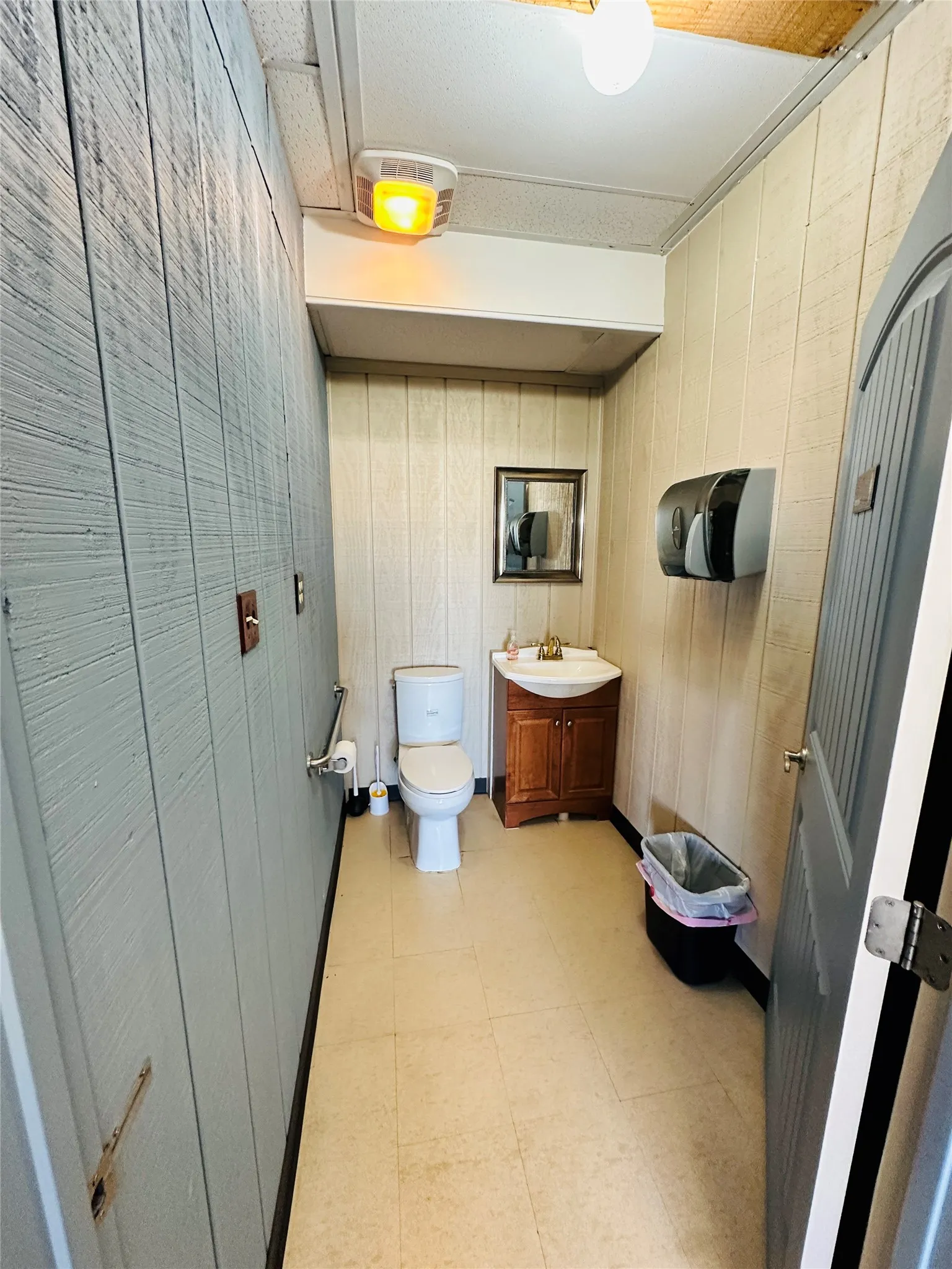 Office For Sale in Callahan County , 311 S Access Road, Clyde, Texas 79510, 0, 0, Garage spaces, 0 Sqft, built in 1990, Preowned, mls#21244635, Real Estate Agent in Clyde, Homes For Sale in Callahan county, Homes For Sale in Clyde, Realtor in Clyde Texas, Real Estate Brokerage Independent Realty Texas, Luminita Cordes Realtor