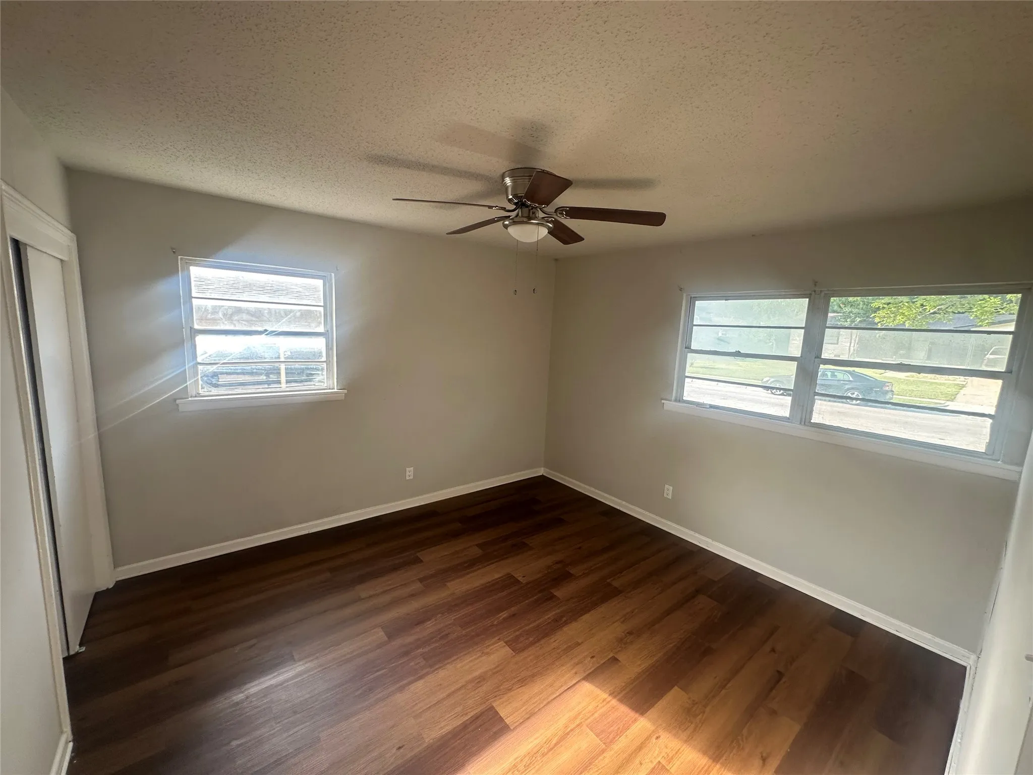 Single Family Residence For Rent in Tarrant County , 2908 Binyon Street, Fort Worth, Texas 76133, 3 Bedroom, 1 Bathroom, Garage spaces, 1,249 Sqft, built in 1953, mls#21247107, Real Estate Agent in Fort Worth, Homes For Rent in Tarrant county, Homes For Rent in Fort Worth, Realtor in Fort Worth Texas, Real Estate Brokerage Independent Realty Texas, Luminita Cordes Realtor