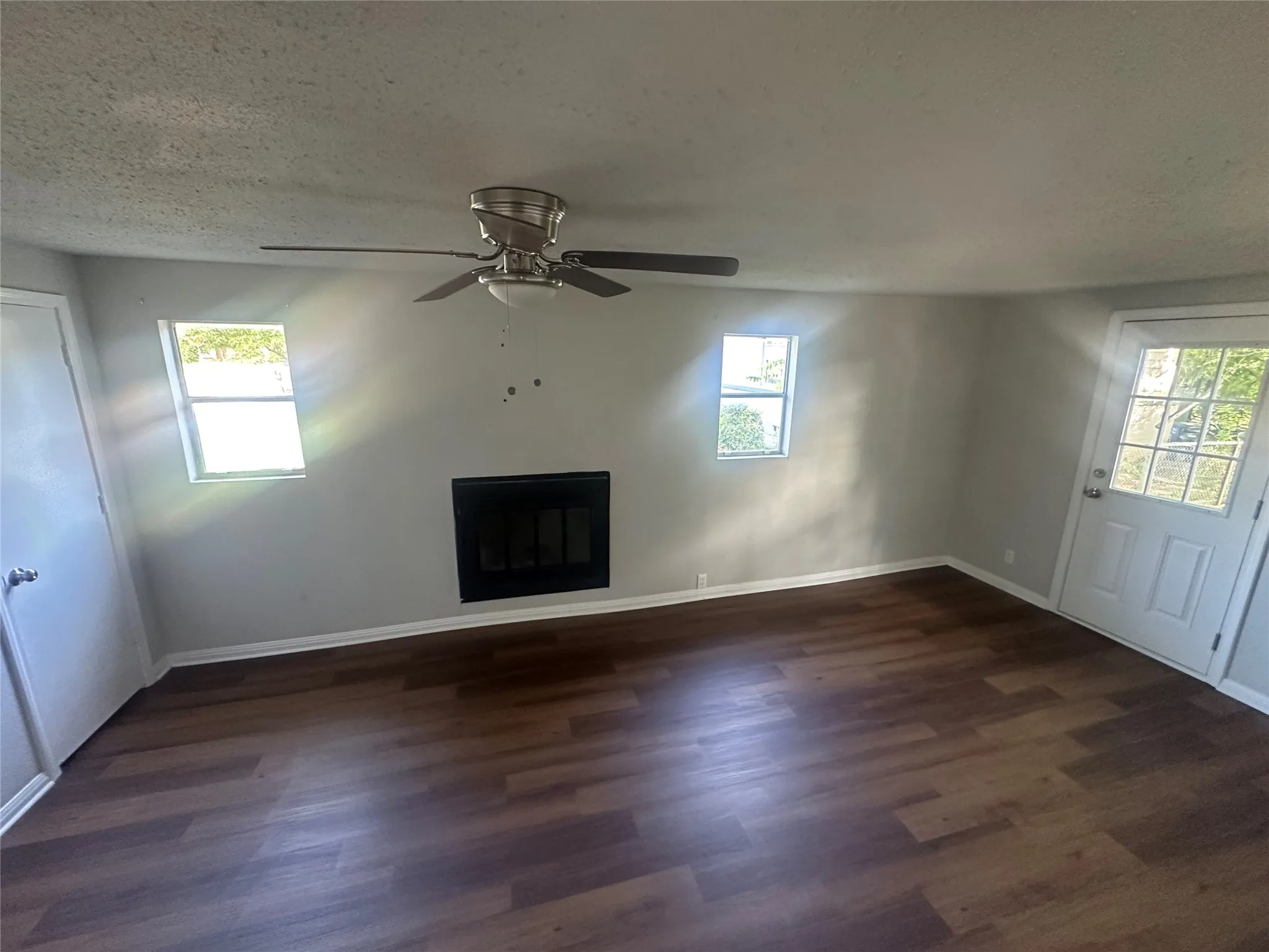 Single Family Residence For Rent in Tarrant County , 2908 Binyon Street, Fort Worth, Texas 76133, 3 Bedroom, 1 Bathroom, Garage spaces, 1,249 Sqft, built in 1953, mls#21247107, Real Estate Agent in Fort Worth, Homes For Rent in Tarrant county, Homes For Rent in Fort Worth, Realtor in Fort Worth Texas, Real Estate Brokerage Independent Realty Texas, Luminita Cordes Realtor