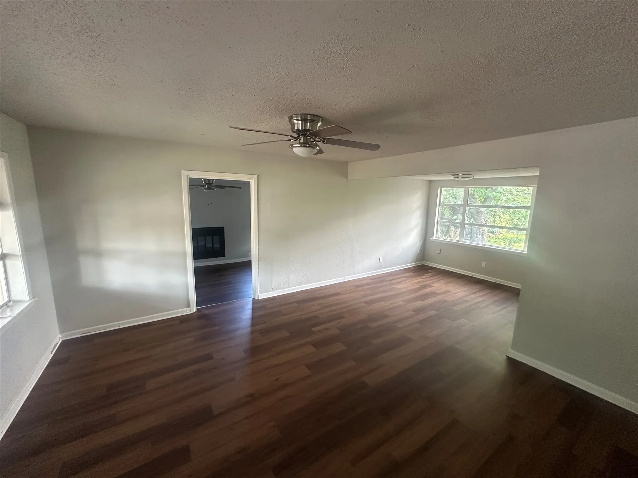 Single Family Residence For Rent in Tarrant County , 2908 Binyon Street, Fort Worth, Texas 76133, 3 Bedroom, 1 Bathroom, Garage spaces, 1,249 Sqft, built in 1953, mls#21247107, Real Estate Agent in Fort Worth, Homes For Rent in Tarrant county, Homes For Rent in Fort Worth, Realtor in Fort Worth Texas, Real Estate Brokerage Independent Realty Texas, Luminita Cordes Realtor
