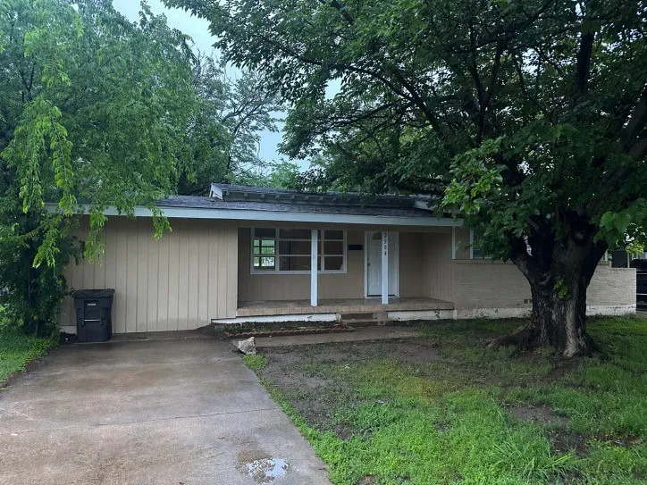 Single Family Residence For Rent in Tarrant County , 2908 Binyon Street, Fort Worth, Texas 76133, 3 Bedroom, 1 Bathroom, Garage spaces, 1,249 Sqft, built in 1953, mls#21247107, Real Estate Agent in Fort Worth, Homes For Rent in Tarrant county, Homes For Rent in Fort Worth, Realtor in Fort Worth Texas, Real Estate Brokerage Independent Realty Texas, Luminita Cordes Realtor