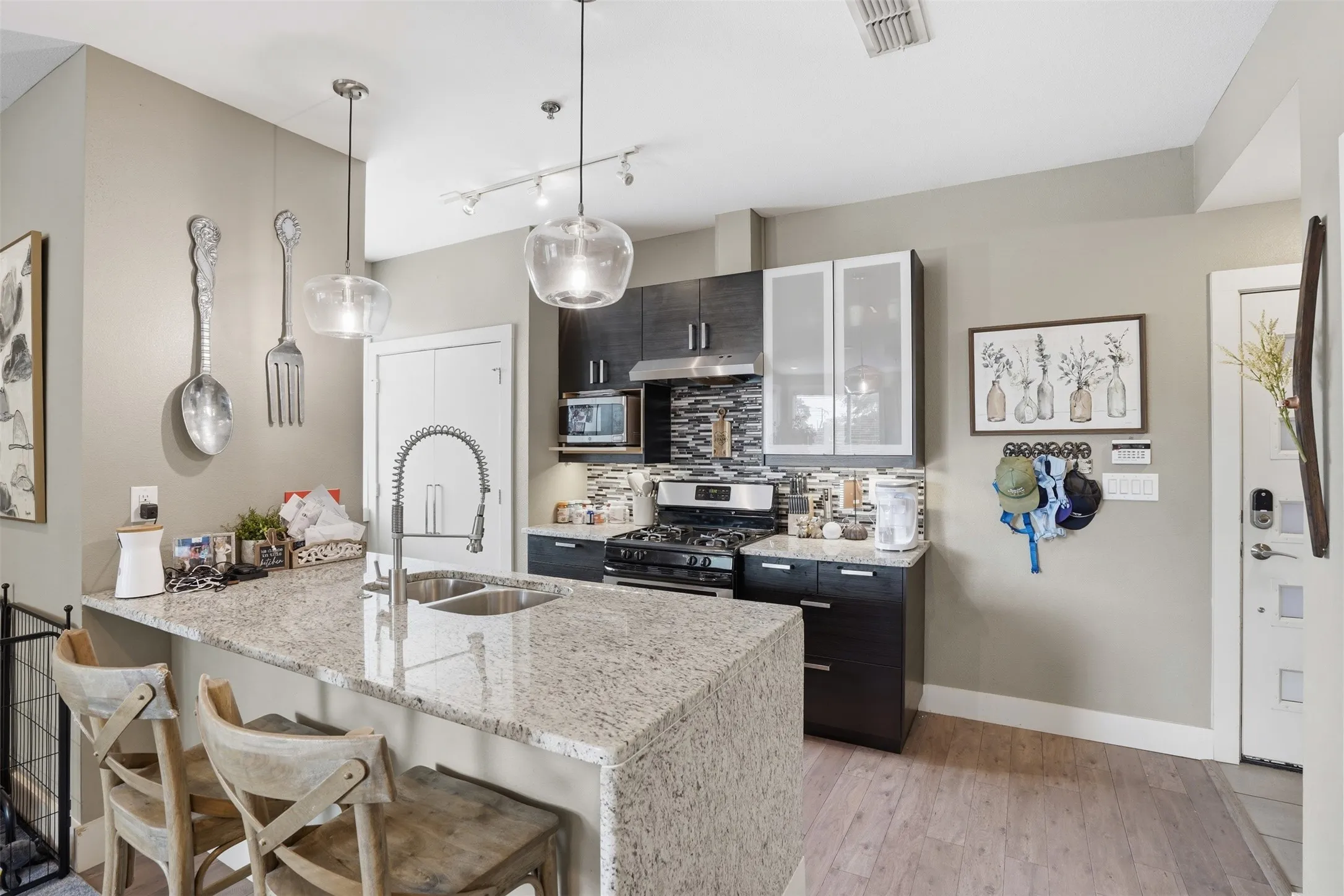 Condominium For Sale in Tarrant County , 1320 May Street 214, Fort Worth, Texas 76104, 2 Bedroom, 3 Bathroom, Garage spaces, 1,260 Sqft, built in 2014, Price $359,500, mls#21246612, Real Estate Agent in Fort Worth, Homes For Sale in Tarrant county, Homes For Sale in Fort Worth, Realtor in Fort Worth Texas, Real Estate Brokerage Independent Realty Texas, Luminita Cordes Realtor