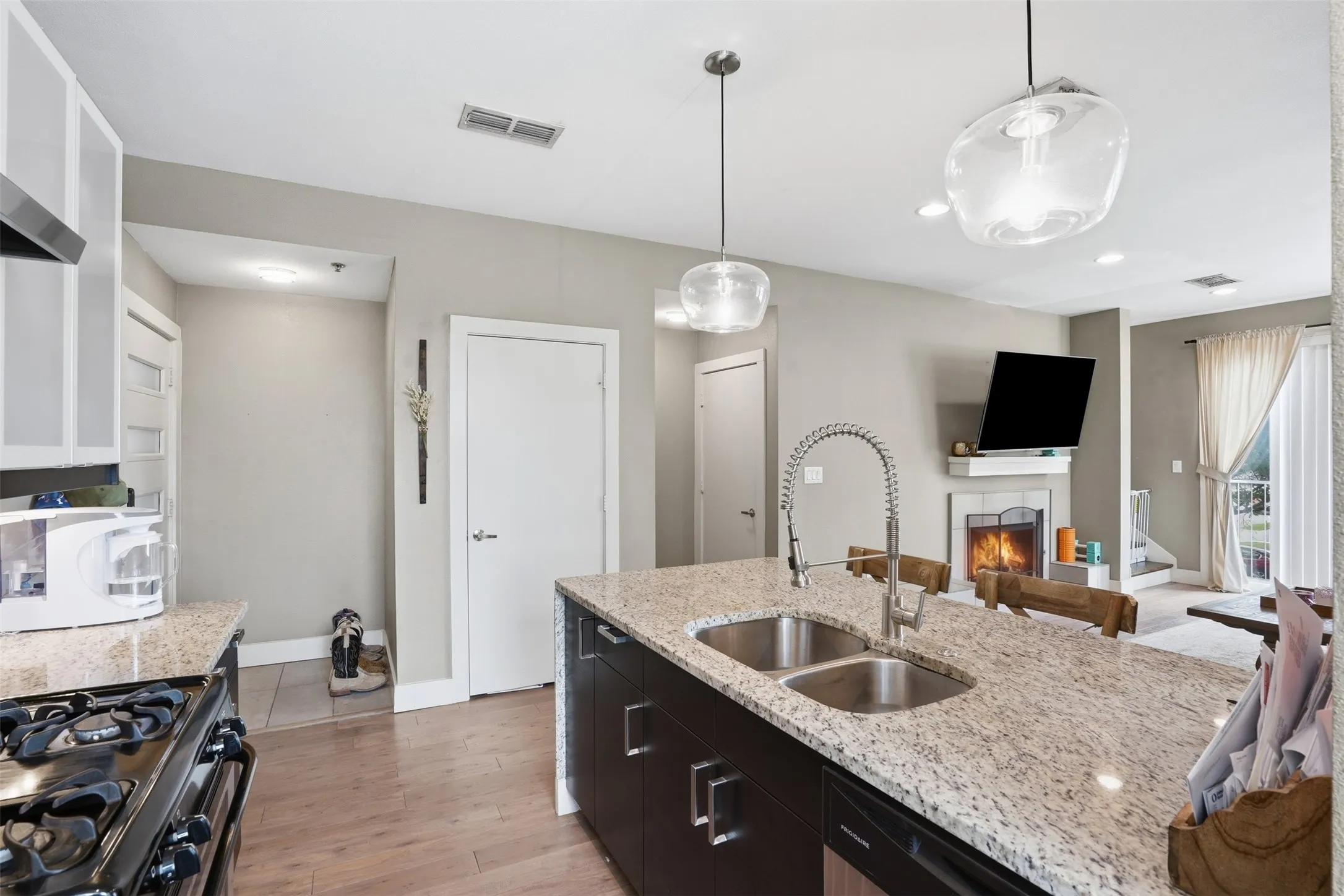 Condominium For Sale in Tarrant County , 1320 May Street 214, Fort Worth, Texas 76104, 2 Bedroom, 3 Bathroom, Garage spaces, 1,260 Sqft, built in 2014, Price $359,500, mls#21246612, Real Estate Agent in Fort Worth, Homes For Sale in Tarrant county, Homes For Sale in Fort Worth, Realtor in Fort Worth Texas, Real Estate Brokerage Independent Realty Texas, Luminita Cordes Realtor