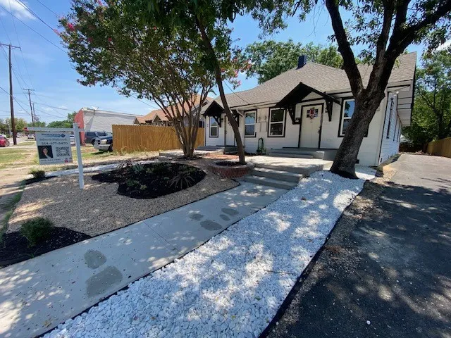 Duplex For Sale in Dallas County , 4216 E Side Avenue, Dallas, Texas 75226, 4 Bedrooms, 2 Bathrooms, Garage spaces, 0 Sqft, built in 1924, Preowned, Price $559,000, mls#21247131, Real Estate Agent in Dallas, Homes For Sale in Dallas county, Homes For Sale in Dallas, Realtor in Dallas Texas, Real Estate Brokerage Independent Realty Texas, Luminita Cordes Realtor