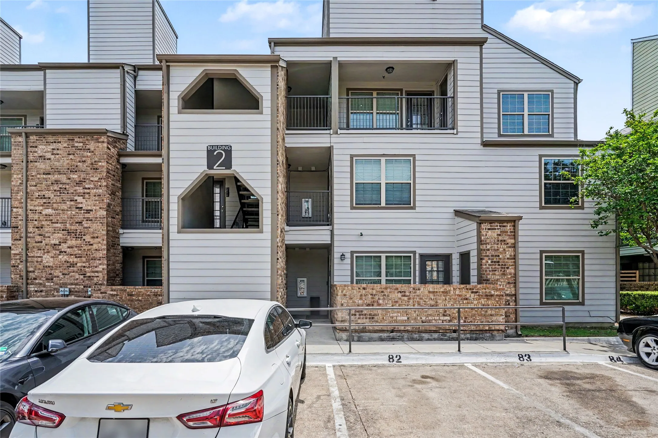 Condominium For Sale in Dallas County , 6108 Abrams Road 214, Dallas, Texas 75231, 1 Bedroom, 1 Bathroom, Garage spaces, 600 Sqft, built in 2021, mls#21247156, Real Estate Agent in Dallas, Homes For Sale in Dallas county, Homes For Sale in Dallas, Realtor in Dallas Texas, Real Estate Brokerage Independent Realty Texas, Luminita Cordes Realtor