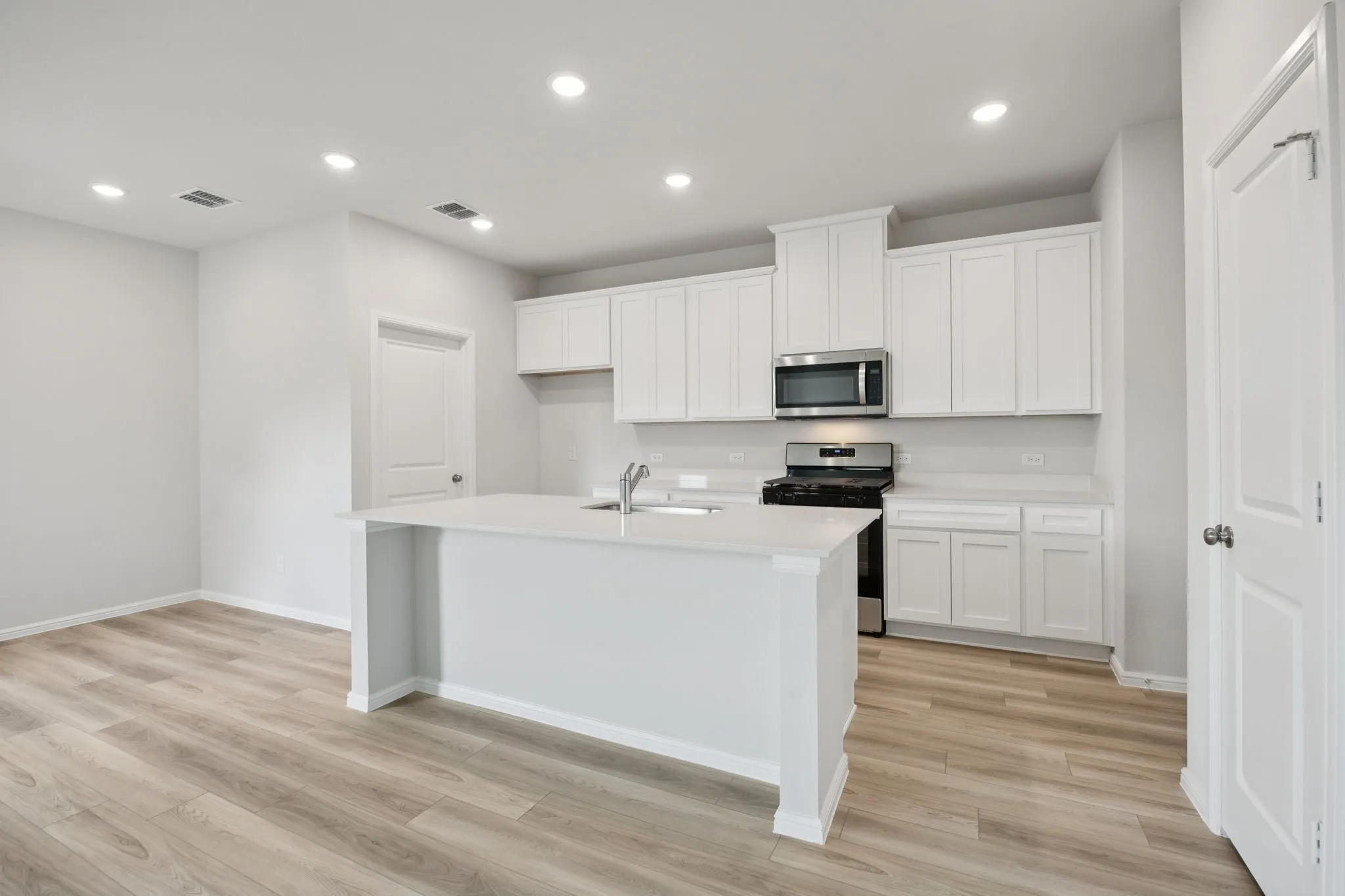 Single Family Residence For Sale in Kaufman County , 1504 Vermillion Street, Forney, Texas 75126, 3 Bedroom, 3 Bathroom, 2 Garage spaces, 1,793 Sqft, built in 2025, New Construction - Complete, mls#21247172, Real Estate Agent in Forney, Homes For Sale in Kaufman county, Homes For Sale in Forney, Realtor in Forney Texas, Real Estate Brokerage Independent Realty Texas, Luminita Cordes Realtor