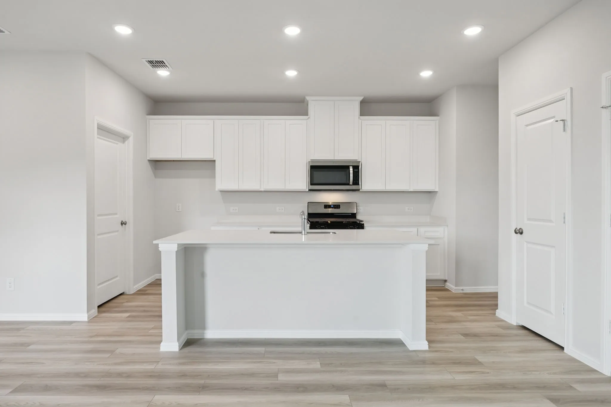 Single Family Residence For Sale in Kaufman County , 1504 Vermillion Street, Forney, Texas 75126, 3 Bedroom, 3 Bathroom, 2 Garage spaces, 1,793 Sqft, built in 2025, New Construction - Complete, mls#21247172, Real Estate Agent in Forney, Homes For Sale in Kaufman county, Homes For Sale in Forney, Realtor in Forney Texas, Real Estate Brokerage Independent Realty Texas, Luminita Cordes Realtor