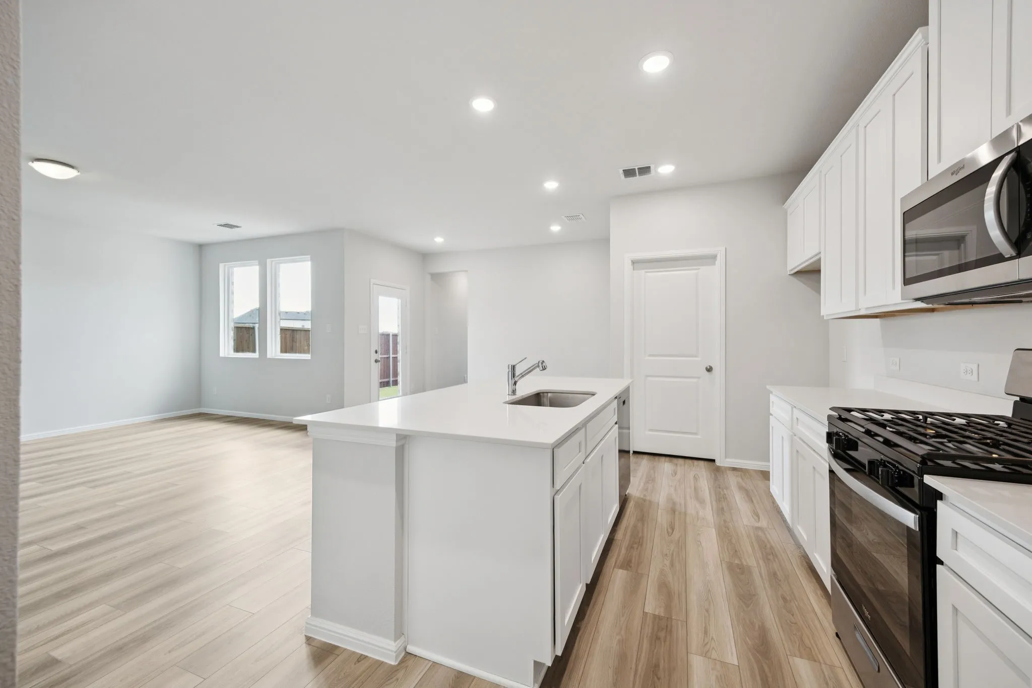 Single Family Residence For Sale in Kaufman County , 1504 Vermillion Street, Forney, Texas 75126, 3 Bedroom, 3 Bathroom, 2 Garage spaces, 1,793 Sqft, built in 2025, New Construction - Complete, mls#21247172, Real Estate Agent in Forney, Homes For Sale in Kaufman county, Homes For Sale in Forney, Realtor in Forney Texas, Real Estate Brokerage Independent Realty Texas, Luminita Cordes Realtor