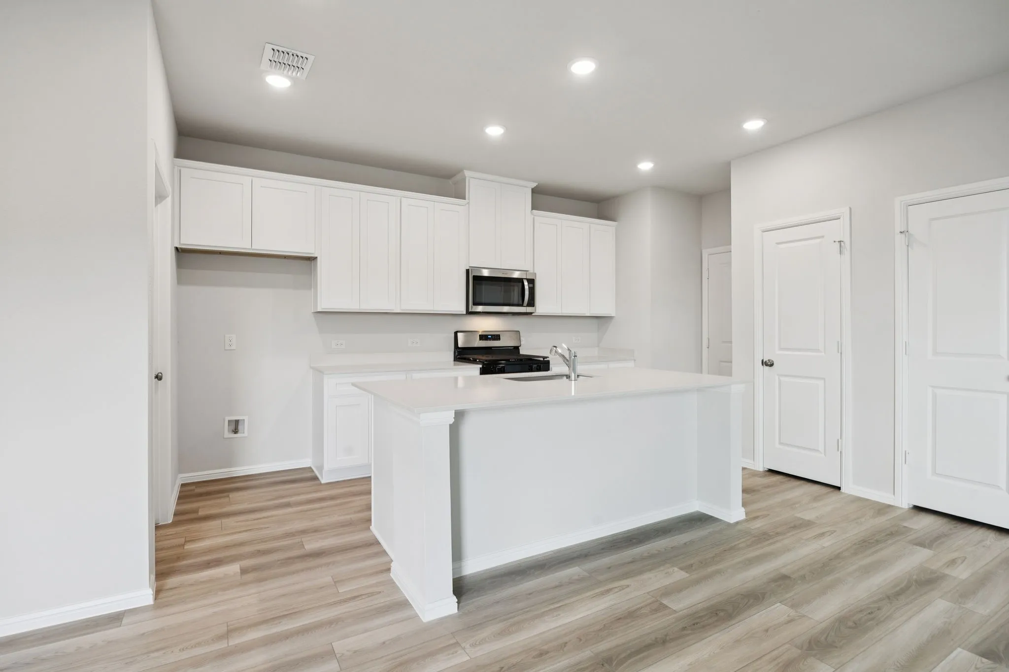 Single Family Residence For Sale in Kaufman County , 1504 Vermillion Street, Forney, Texas 75126, 3 Bedroom, 3 Bathroom, 2 Garage spaces, 1,793 Sqft, built in 2025, New Construction - Complete, mls#21247172, Real Estate Agent in Forney, Homes For Sale in Kaufman county, Homes For Sale in Forney, Realtor in Forney Texas, Real Estate Brokerage Independent Realty Texas, Luminita Cordes Realtor