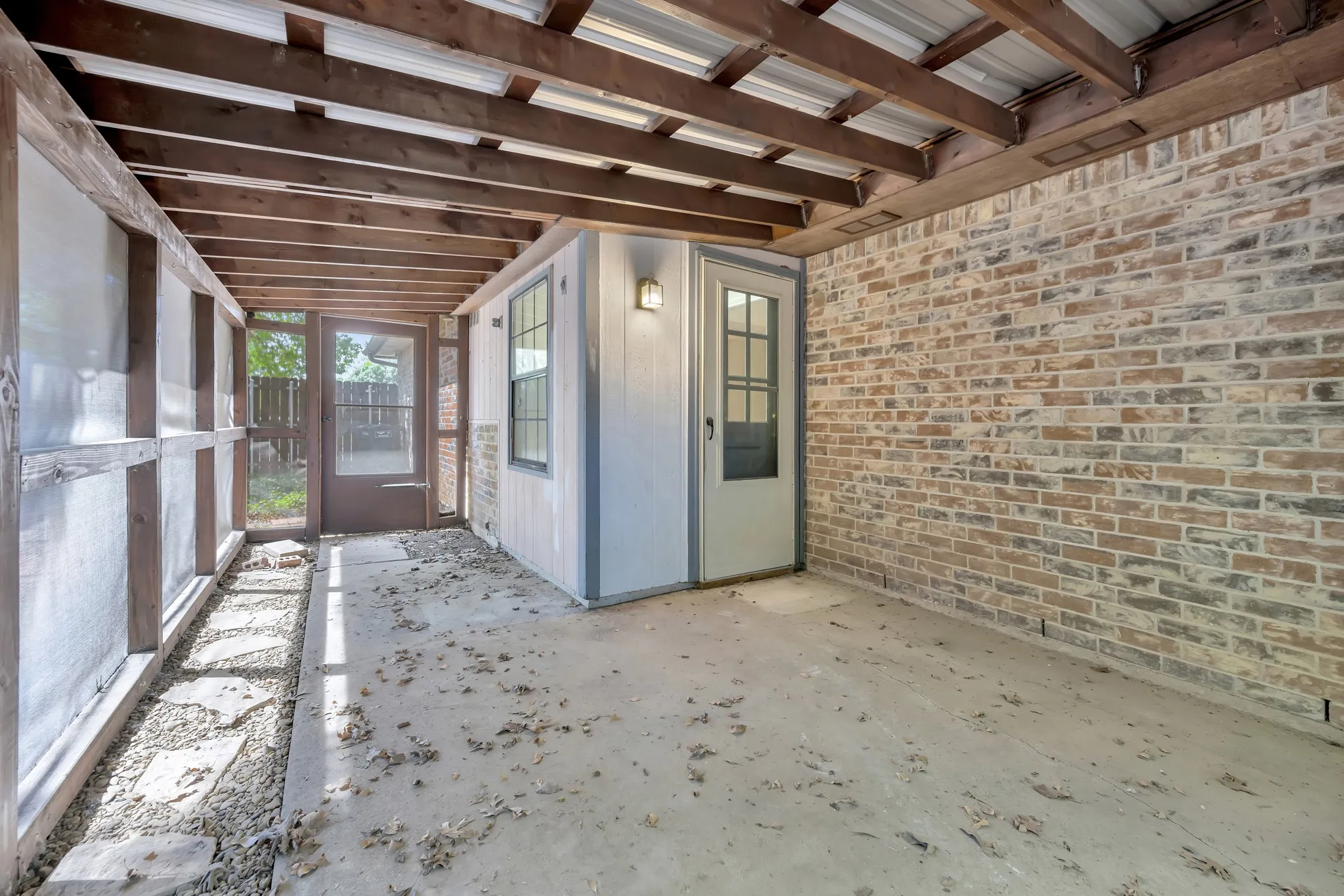 Enclosed porch/ sunroom.