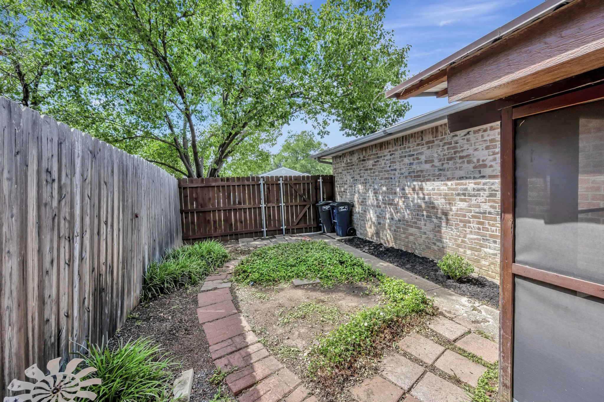 Single Family Residence For Sale in Tarrant County , 4745 Rose Of Sharon Lane, Fort Worth, Texas 76137, 3 Bedroom, 1 Bathroom, 1 Garage spaces, 1,081 Sqft, built in 1983, mls#21246375, Real Estate Agent in Fort Worth, Homes For Sale in Tarrant county, Homes For Sale in Fort Worth, Realtor in Fort Worth Texas, Real Estate Brokerage Independent Realty Texas, Luminita Cordes Realtor