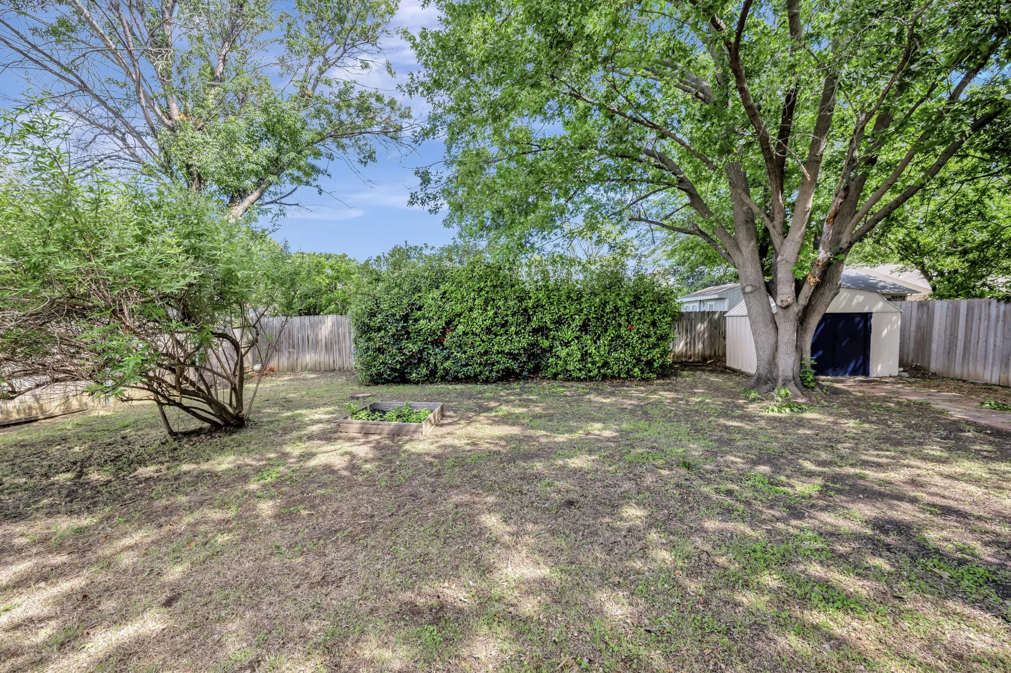 Single Family Residence For Sale in Tarrant County , 4745 Rose Of Sharon Lane, Fort Worth, Texas 76137, 3 Bedroom, 1 Bathroom, 1 Garage spaces, 1,081 Sqft, built in 1983, mls#21246375, Real Estate Agent in Fort Worth, Homes For Sale in Tarrant county, Homes For Sale in Fort Worth, Realtor in Fort Worth Texas, Real Estate Brokerage Independent Realty Texas, Luminita Cordes Realtor