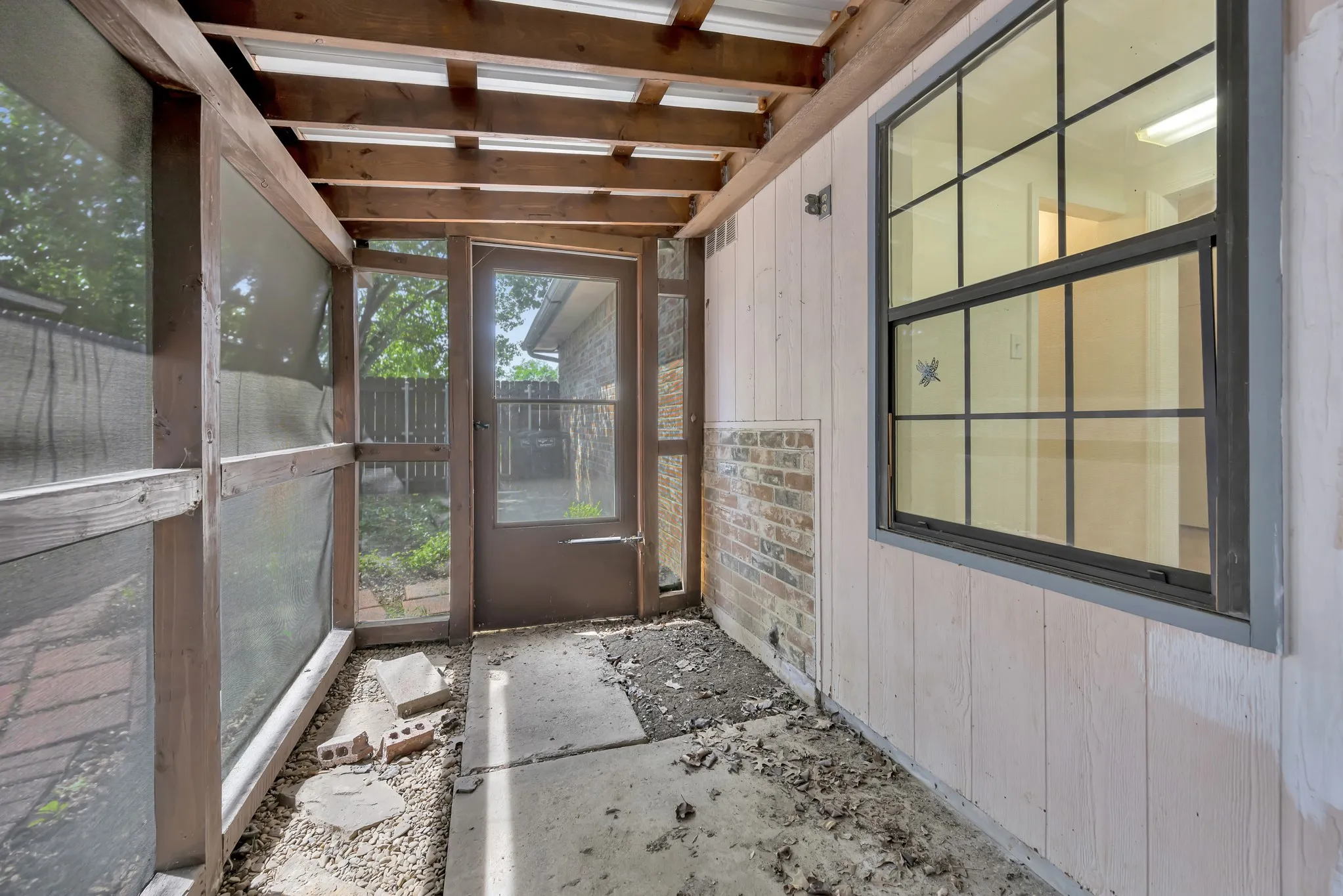 Enclosed porch/ sunroom.