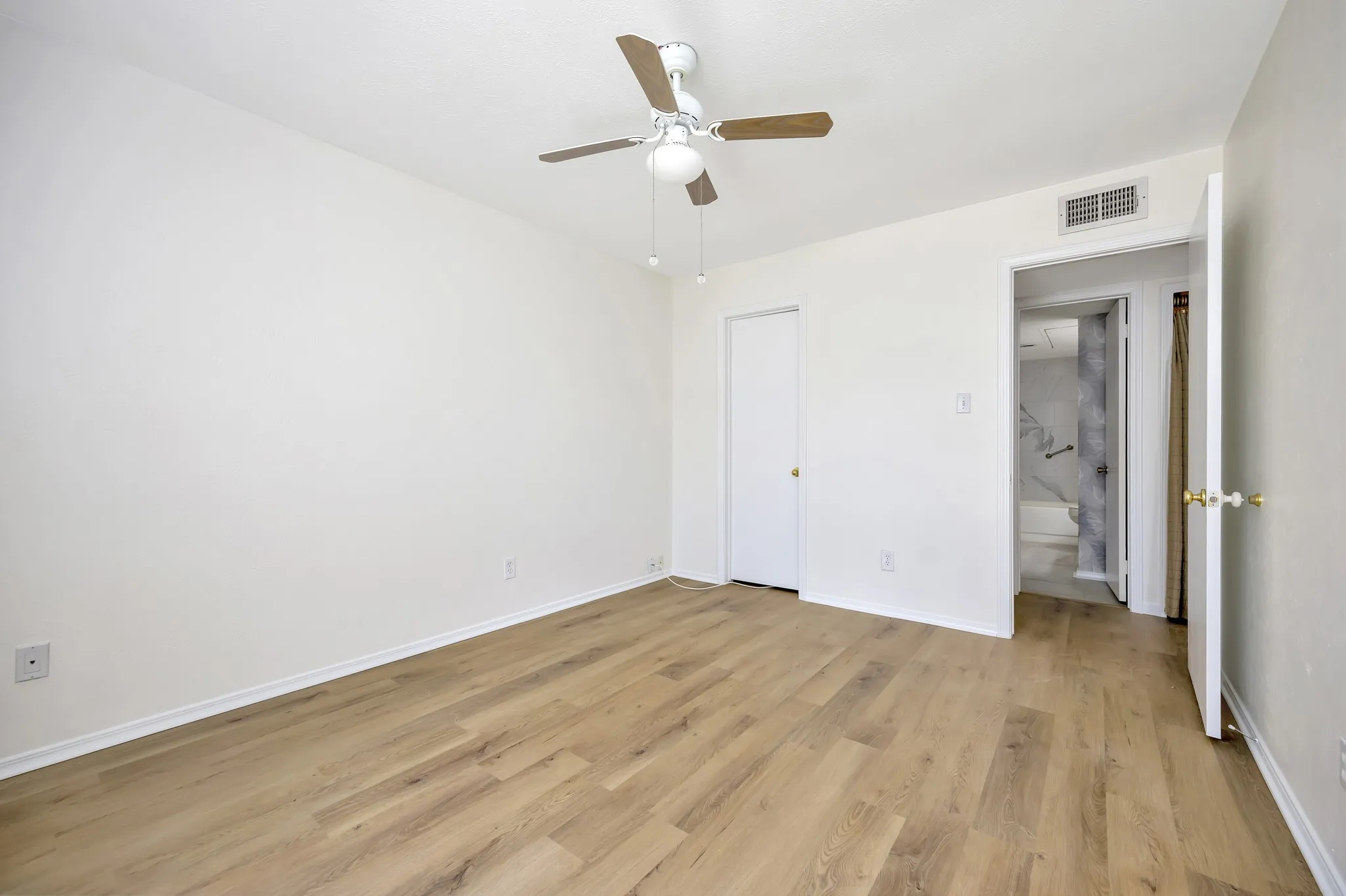 Single Family Residence For Sale in Tarrant County , 4745 Rose Of Sharon Lane, Fort Worth, Texas 76137, 3 Bedroom, 1 Bathroom, 1 Garage spaces, 1,081 Sqft, built in 1983, mls#21246375, Real Estate Agent in Fort Worth, Homes For Sale in Tarrant county, Homes For Sale in Fort Worth, Realtor in Fort Worth Texas, Real Estate Brokerage Independent Realty Texas, Luminita Cordes Realtor