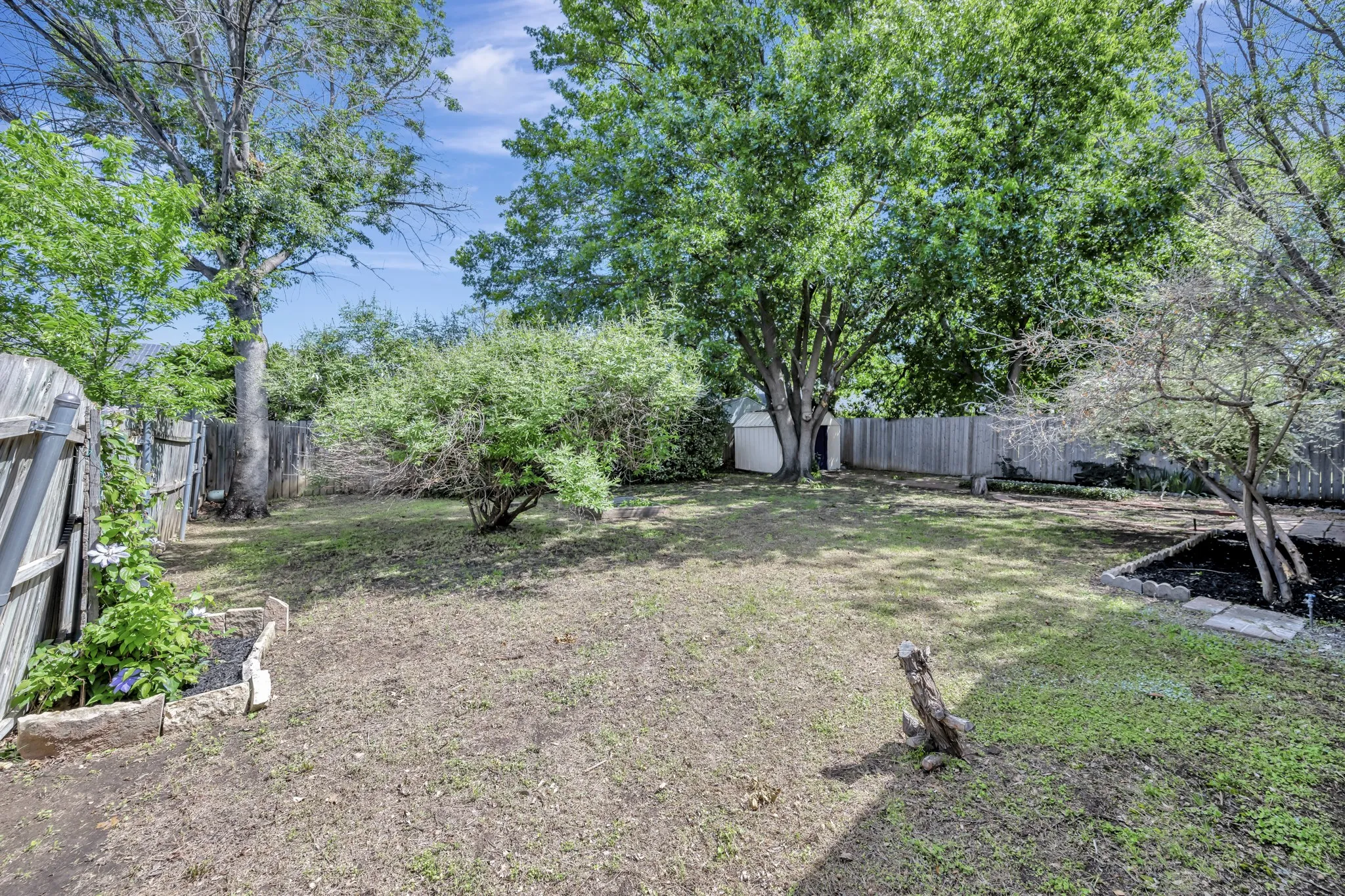 Single Family Residence For Sale in Tarrant County , 4745 Rose Of Sharon Lane, Fort Worth, Texas 76137, 3 Bedroom, 1 Bathroom, 1 Garage spaces, 1,081 Sqft, built in 1983, mls#21246375, Real Estate Agent in Fort Worth, Homes For Sale in Tarrant county, Homes For Sale in Fort Worth, Realtor in Fort Worth Texas, Real Estate Brokerage Independent Realty Texas, Luminita Cordes Realtor