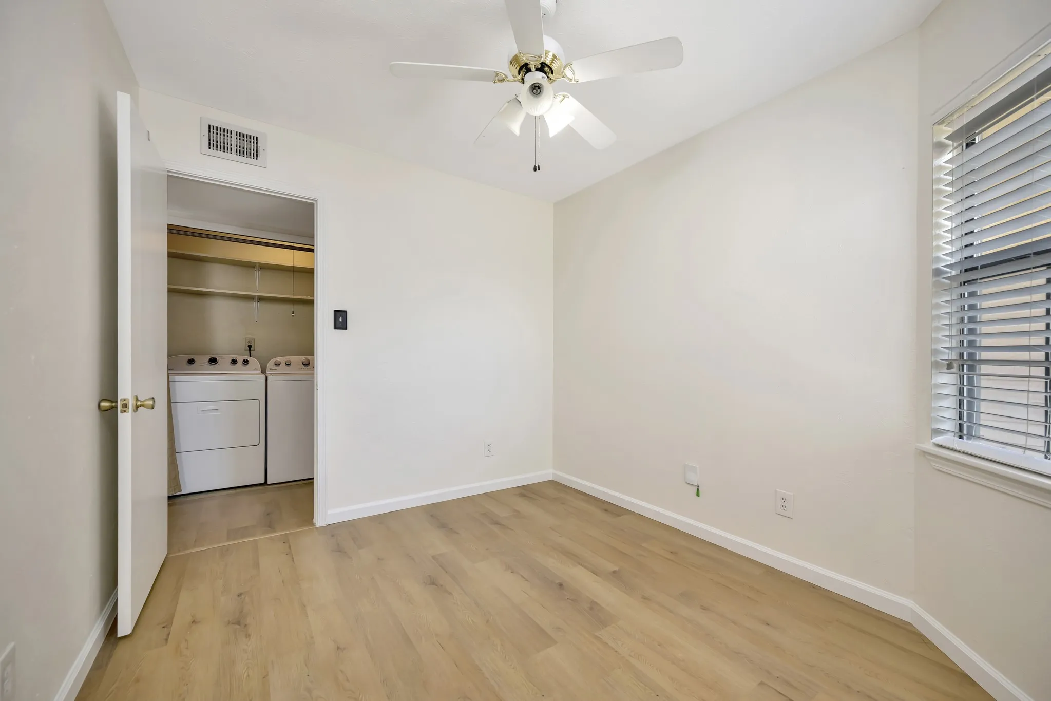 Single Family Residence For Sale in Tarrant County , 4745 Rose Of Sharon Lane, Fort Worth, Texas 76137, 3 Bedroom, 1 Bathroom, 1 Garage spaces, 1,081 Sqft, built in 1983, mls#21246375, Real Estate Agent in Fort Worth, Homes For Sale in Tarrant county, Homes For Sale in Fort Worth, Realtor in Fort Worth Texas, Real Estate Brokerage Independent Realty Texas, Luminita Cordes Realtor