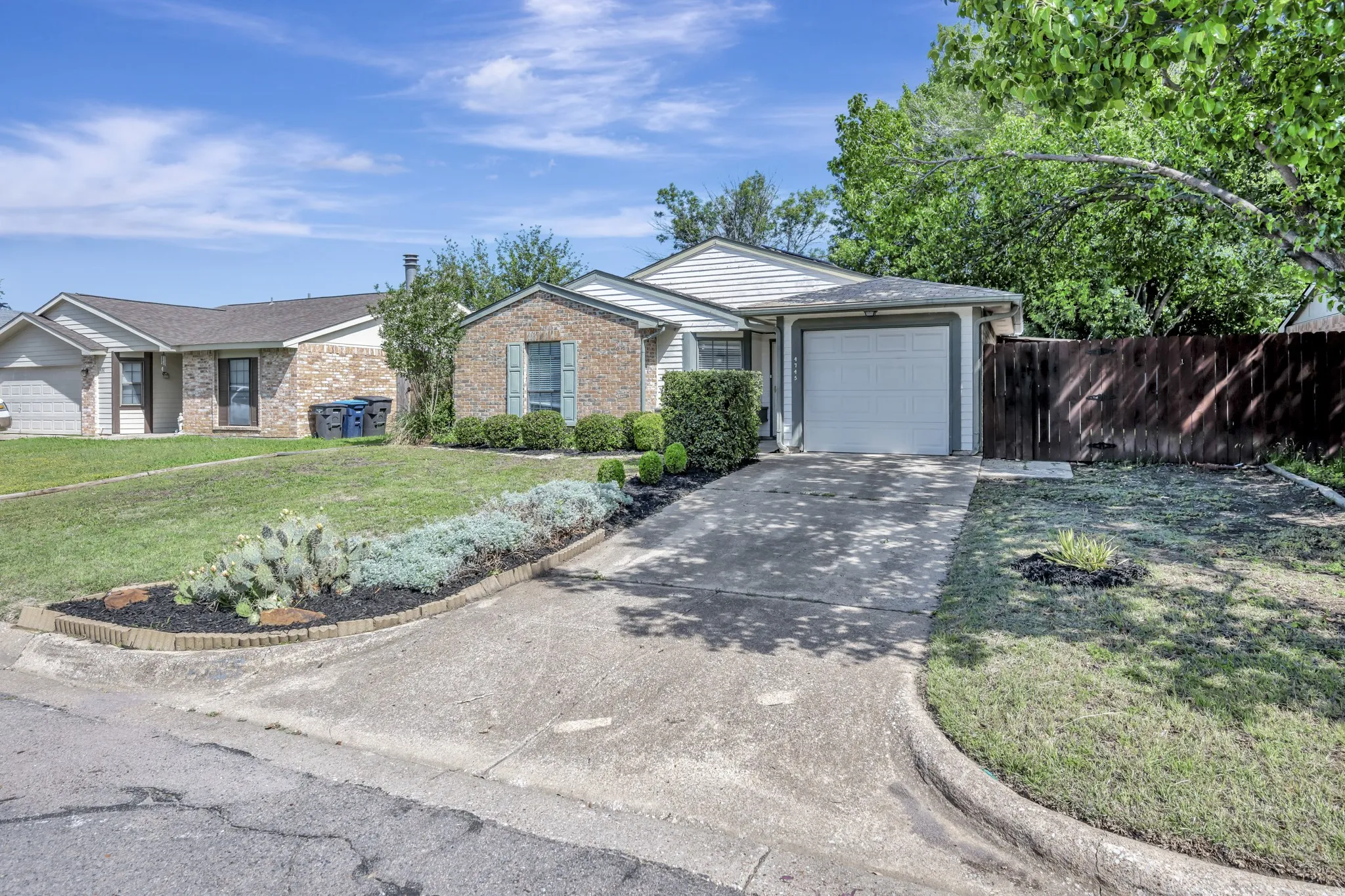 Single Family Residence For Sale in Tarrant County , 4745 Rose Of Sharon Lane, Fort Worth, Texas 76137, 3 Bedroom, 1 Bathroom, 1 Garage spaces, 1,081 Sqft, built in 1983, mls#21246375, Real Estate Agent in Fort Worth, Homes For Sale in Tarrant county, Homes For Sale in Fort Worth, Realtor in Fort Worth Texas, Real Estate Brokerage Independent Realty Texas, Luminita Cordes Realtor