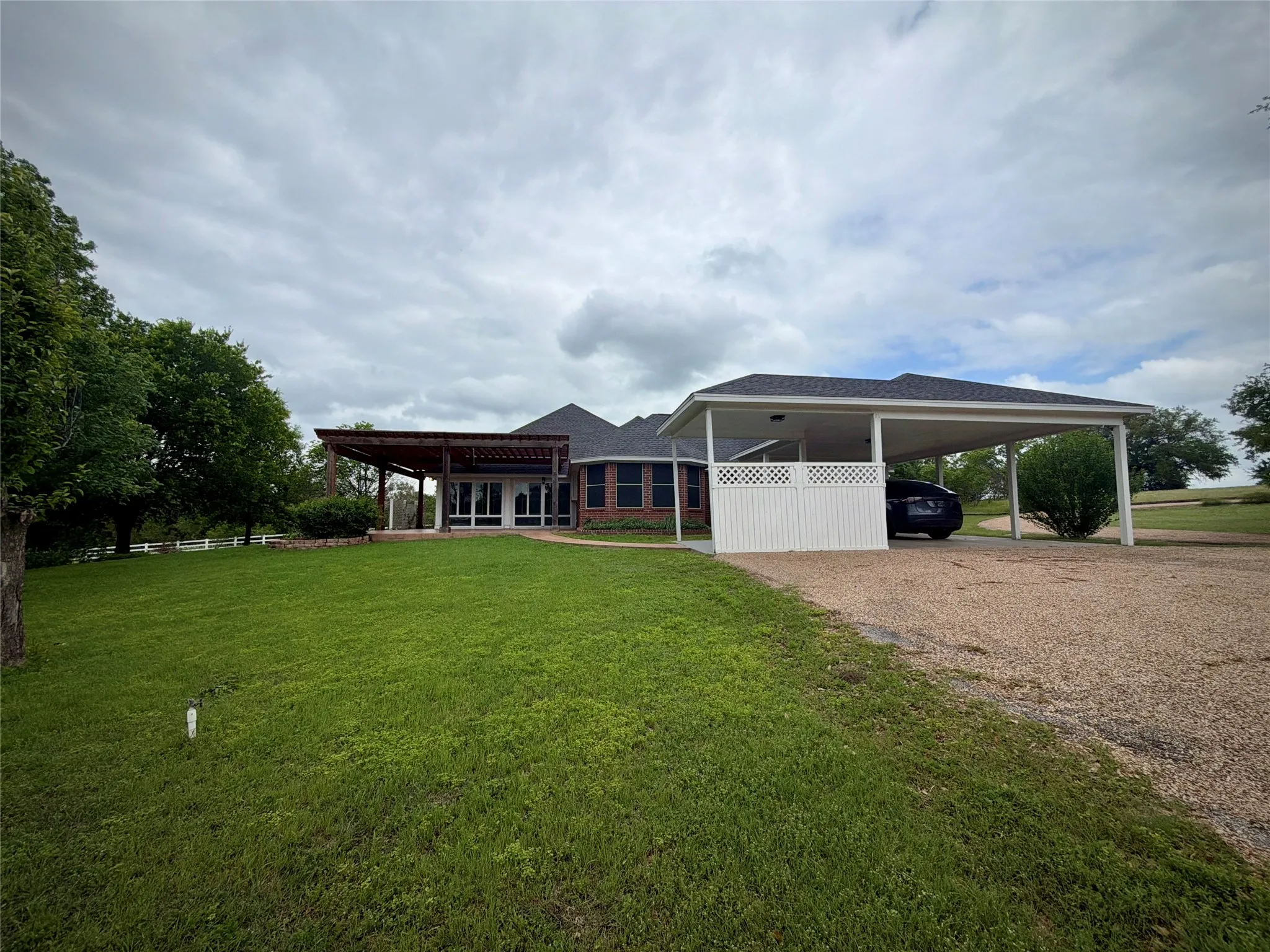 Single Family Residence For Sale in Hood County , 8816 Cleburne Highway, Granbury, Texas 76049, 3 Bedrooms, 2 Bathrooms, 2 Garage spaces, 2,871 Sqft, built in 2001, Price $915,000, mls#21245581, Real Estate Agent in Granbury, Homes For Sale in Hood county, Homes For Sale in Granbury, Realtor in Granbury Texas, Real Estate Brokerage Independent Realty Texas, Luminita Cordes Realtor