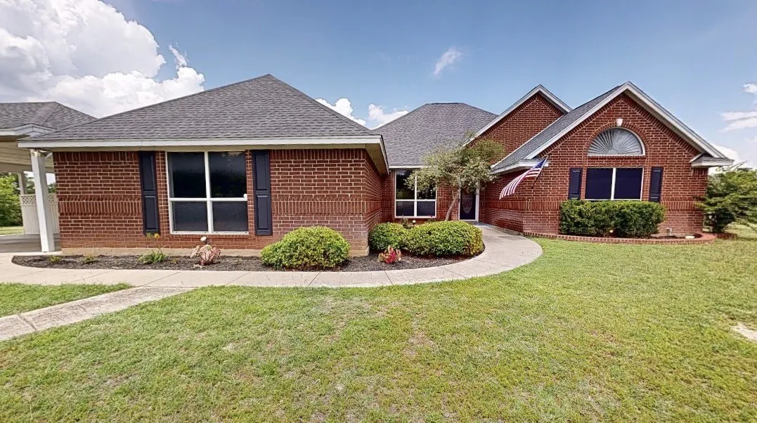 Single Family Residence For Sale in Hood County , 8816 Cleburne Highway, Granbury, Texas 76049, 3 Bedrooms, 2 Bathrooms, 2 Garage spaces, 2,871 Sqft, built in 2001, Price $915,000, mls#21245581, Real Estate Agent in Granbury, Homes For Sale in Hood county, Homes For Sale in Granbury, Realtor in Granbury Texas, Real Estate Brokerage Independent Realty Texas, Luminita Cordes Realtor