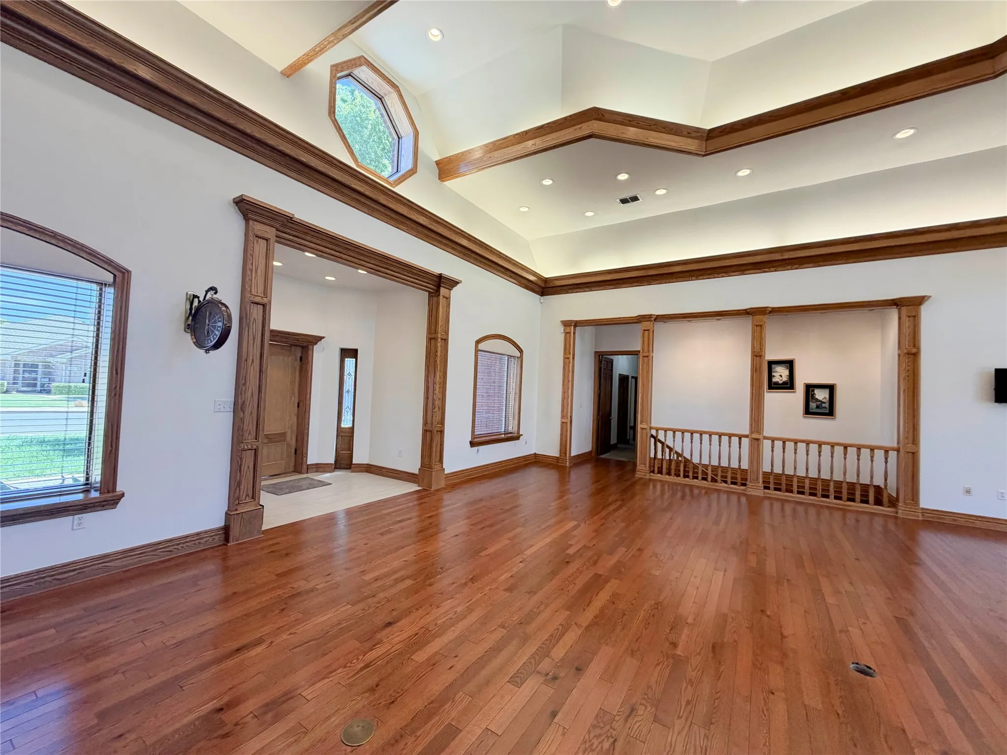 Single Family Residence For Sale in Lubbock County , 5602 Orlando Avenue, Lubbock, Texas 79413, 4 Bedrooms, 5 Bathrooms, 4 Garage spaces, 7,215 Sqft, built in 1998, Price $1,000,000, mls#21246618, Real Estate Agent in Lubbock, Homes For Sale in Lubbock county, Homes For Sale in Lubbock, Realtor in Lubbock Texas, Real Estate Brokerage Independent Realty Texas, Luminita Cordes Realtor