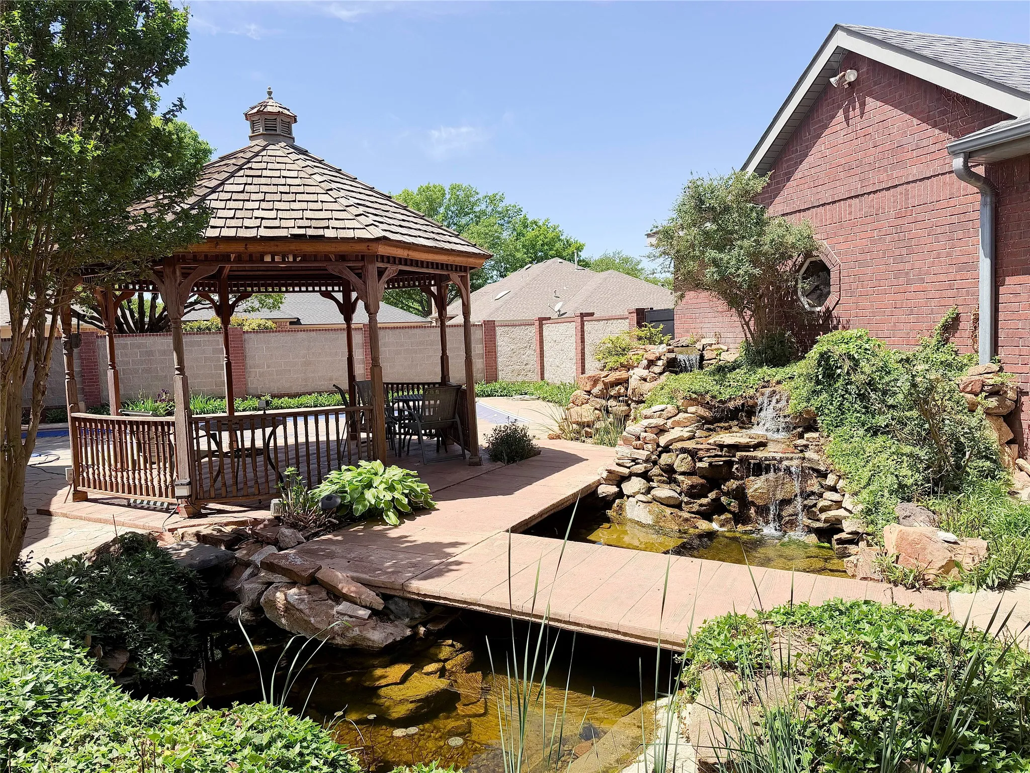Single Family Residence For Sale in Lubbock County , 5602 Orlando Avenue, Lubbock, Texas 79413, 4 Bedrooms, 5 Bathrooms, 4 Garage spaces, 7,215 Sqft, built in 1998, Price $1,000,000, mls#21246618, Real Estate Agent in Lubbock, Homes For Sale in Lubbock county, Homes For Sale in Lubbock, Realtor in Lubbock Texas, Real Estate Brokerage Independent Realty Texas, Luminita Cordes Realtor
