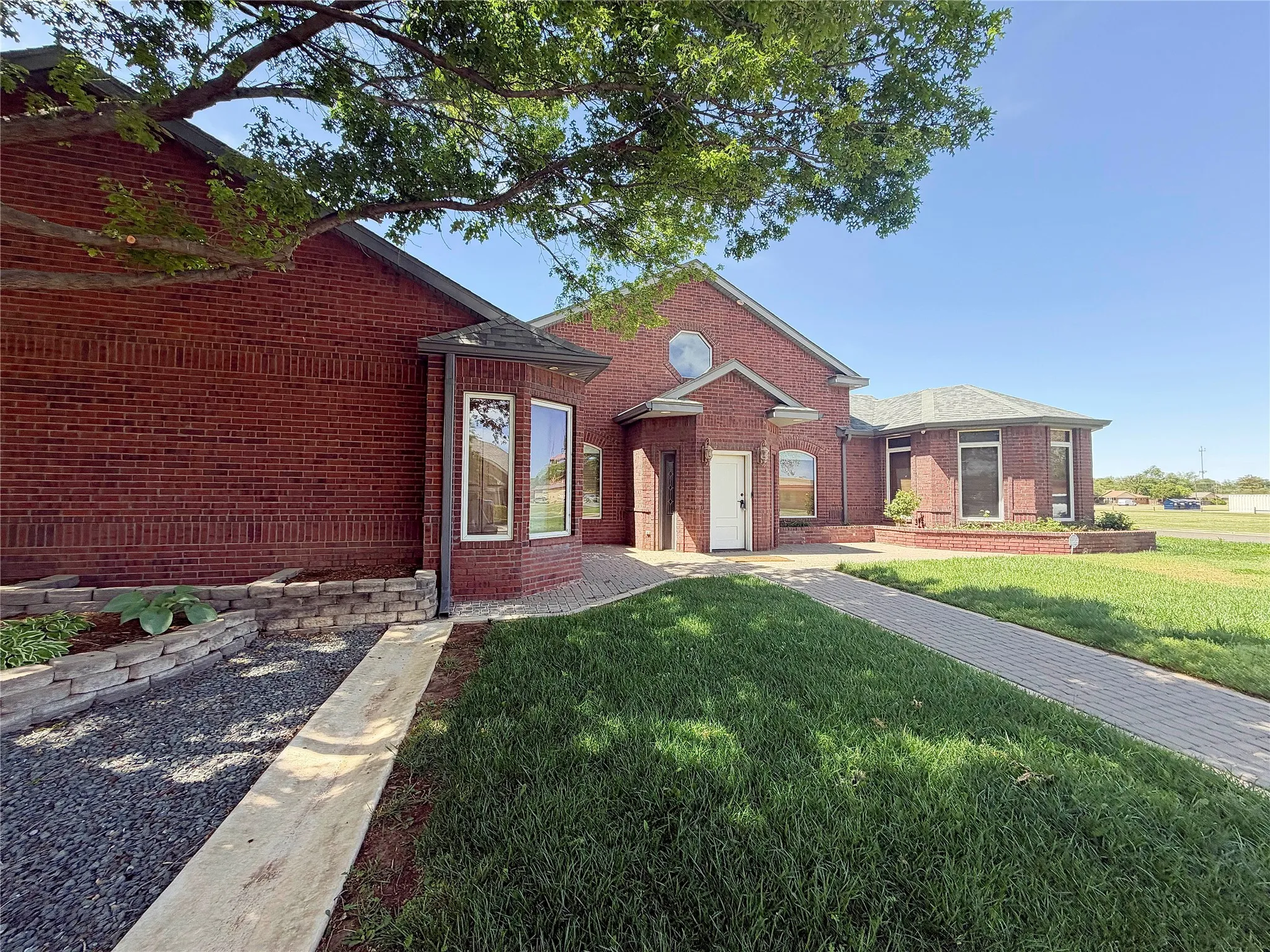 Single Family Residence For Sale in Lubbock County , 5602 Orlando Avenue, Lubbock, Texas 79413, 4 Bedrooms, 5 Bathrooms, 4 Garage spaces, 7,215 Sqft, built in 1998, Price $1,000,000, mls#21246618, Real Estate Agent in Lubbock, Homes For Sale in Lubbock county, Homes For Sale in Lubbock, Realtor in Lubbock Texas, Real Estate Brokerage Independent Realty Texas, Luminita Cordes Realtor