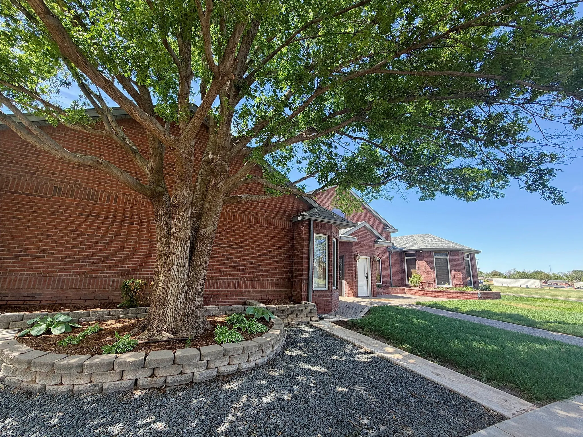 Single Family Residence For Sale in Lubbock County , 5602 Orlando Avenue, Lubbock, Texas 79413, 4 Bedrooms, 5 Bathrooms, 4 Garage spaces, 7,215 Sqft, built in 1998, Price $1,000,000, mls#21246618, Real Estate Agent in Lubbock, Homes For Sale in Lubbock county, Homes For Sale in Lubbock, Realtor in Lubbock Texas, Real Estate Brokerage Independent Realty Texas, Luminita Cordes Realtor