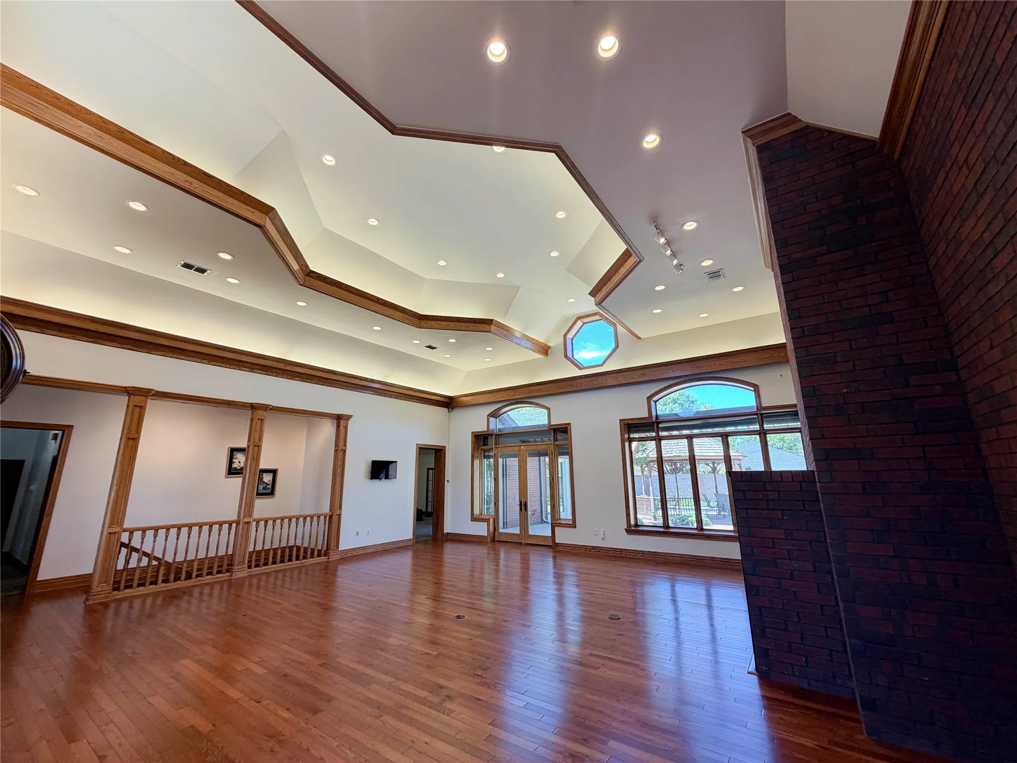 Single Family Residence For Sale in Lubbock County , 5602 Orlando Avenue, Lubbock, Texas 79413, 4 Bedrooms, 5 Bathrooms, 4 Garage spaces, 7,215 Sqft, built in 1998, Price $1,000,000, mls#21246618, Real Estate Agent in Lubbock, Homes For Sale in Lubbock county, Homes For Sale in Lubbock, Realtor in Lubbock Texas, Real Estate Brokerage Independent Realty Texas, Luminita Cordes Realtor