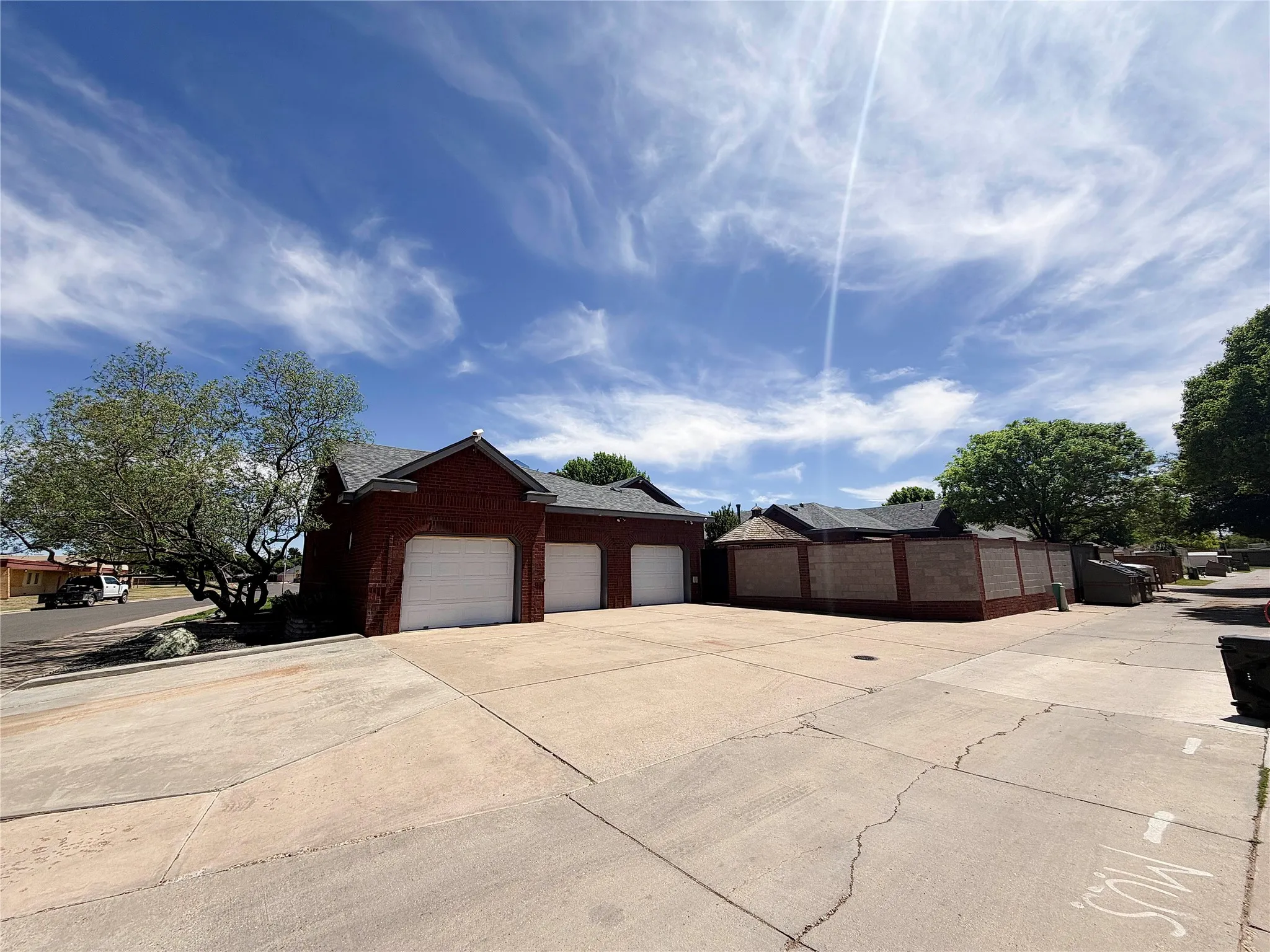 Single Family Residence For Sale in Lubbock County , 5602 Orlando Avenue, Lubbock, Texas 79413, 4 Bedrooms, 5 Bathrooms, 4 Garage spaces, 7,215 Sqft, built in 1998, Price $1,000,000, mls#21246618, Real Estate Agent in Lubbock, Homes For Sale in Lubbock county, Homes For Sale in Lubbock, Realtor in Lubbock Texas, Real Estate Brokerage Independent Realty Texas, Luminita Cordes Realtor